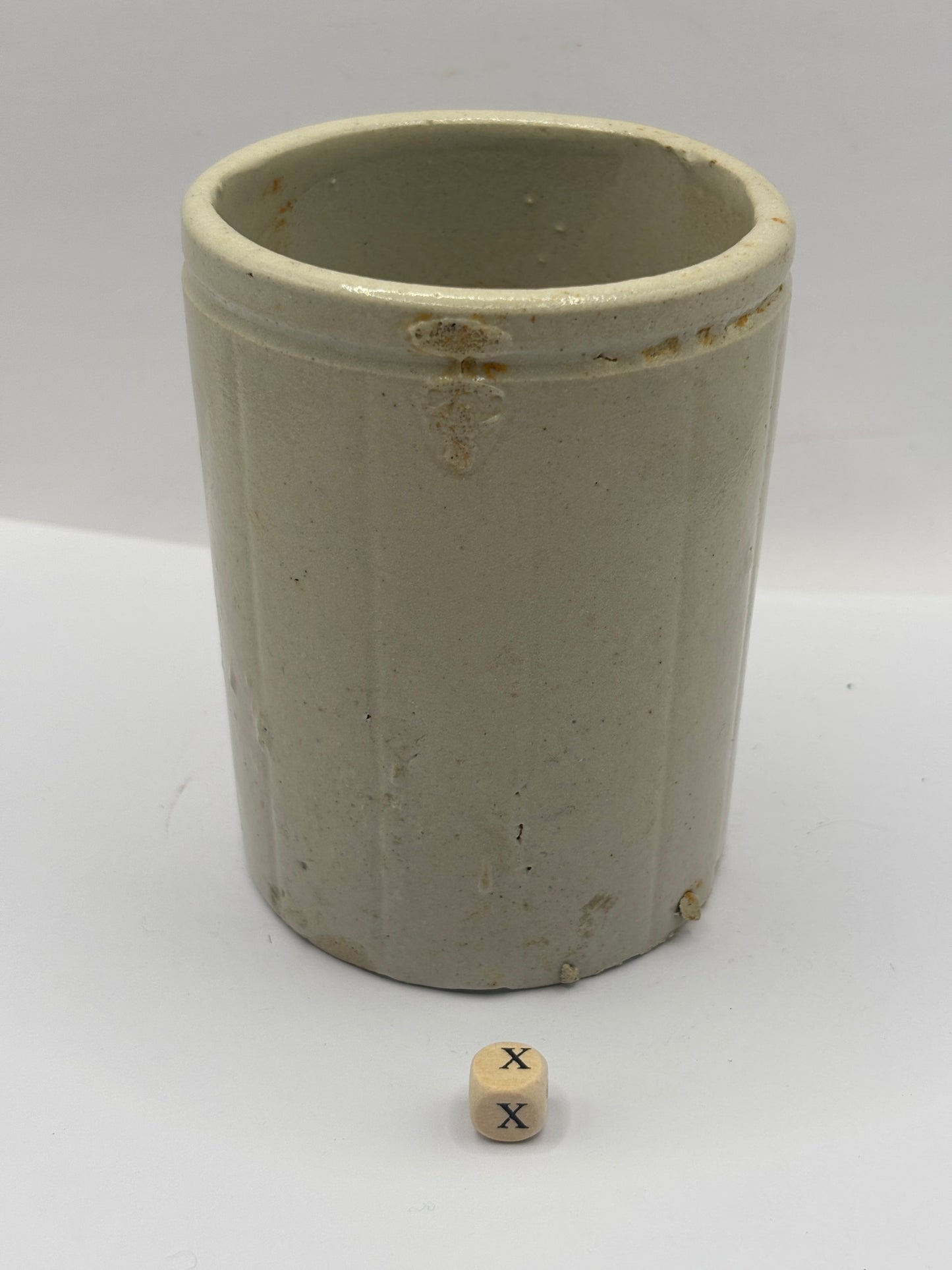 Old 1lb ribbed stoneware jam pot (x)