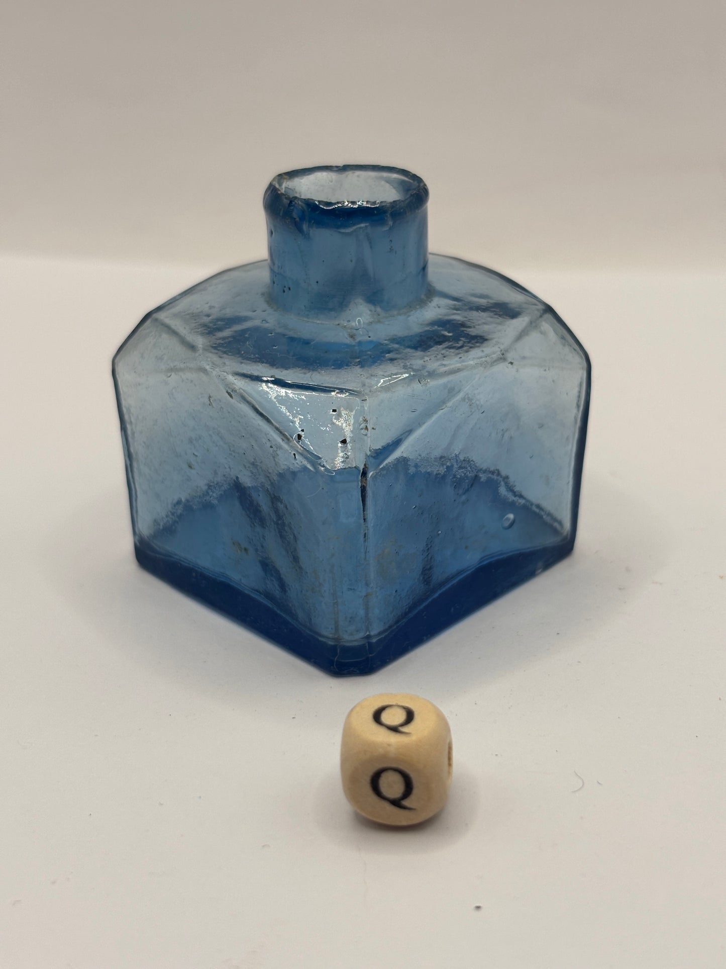 Old blue glass ink bottle, inkwell, penny ink (Q)