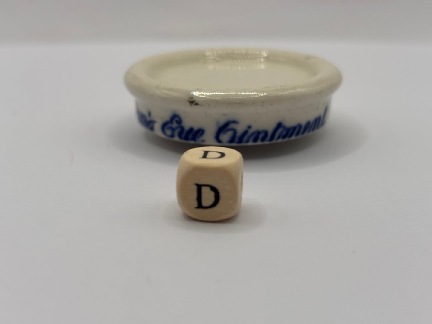 Old Singletons stoneware eye ointment (D)