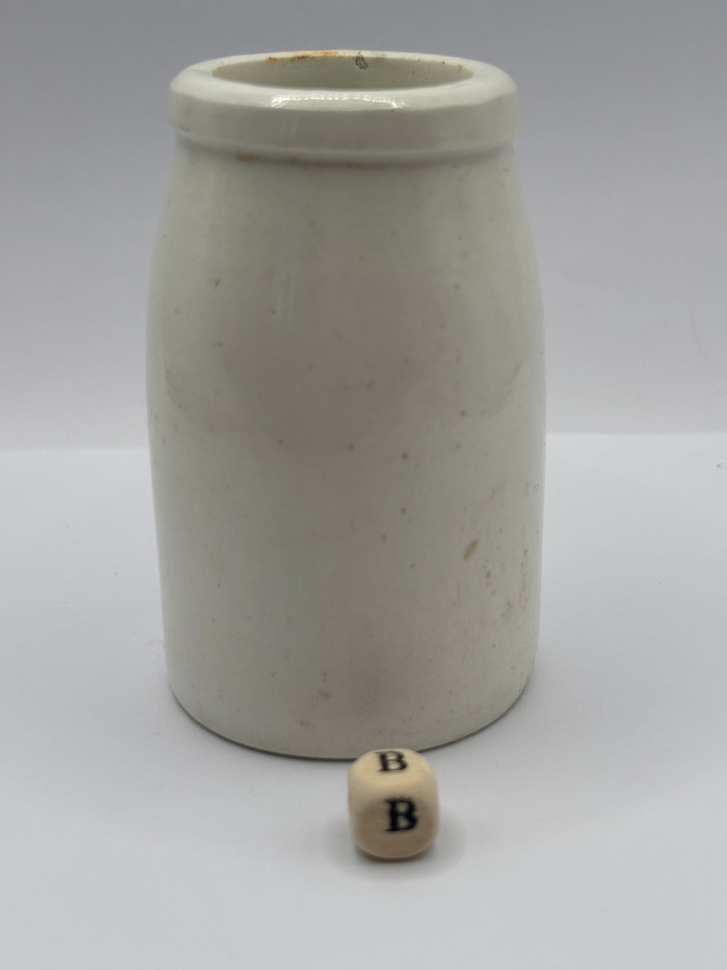 Old white stoneware jar, creamer, churn (B)
