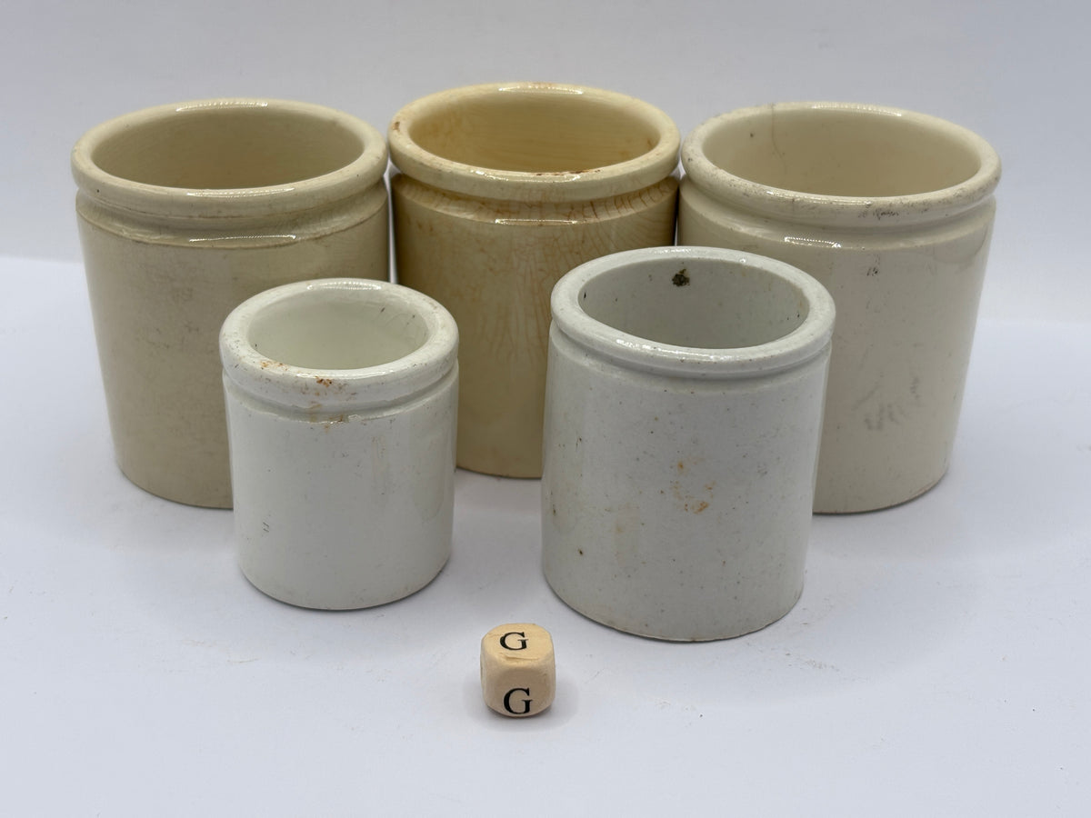 5 small stoneware pots (G)