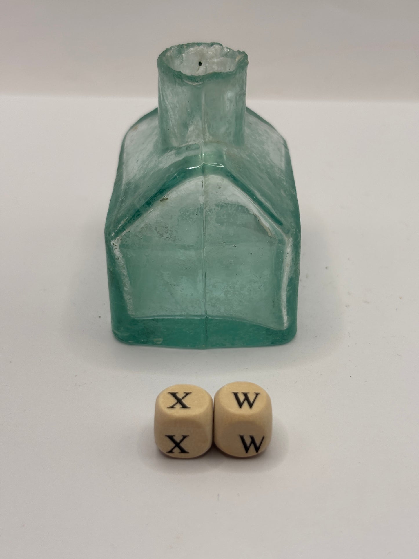 Old aqua glass inkwell, house ink (xw)