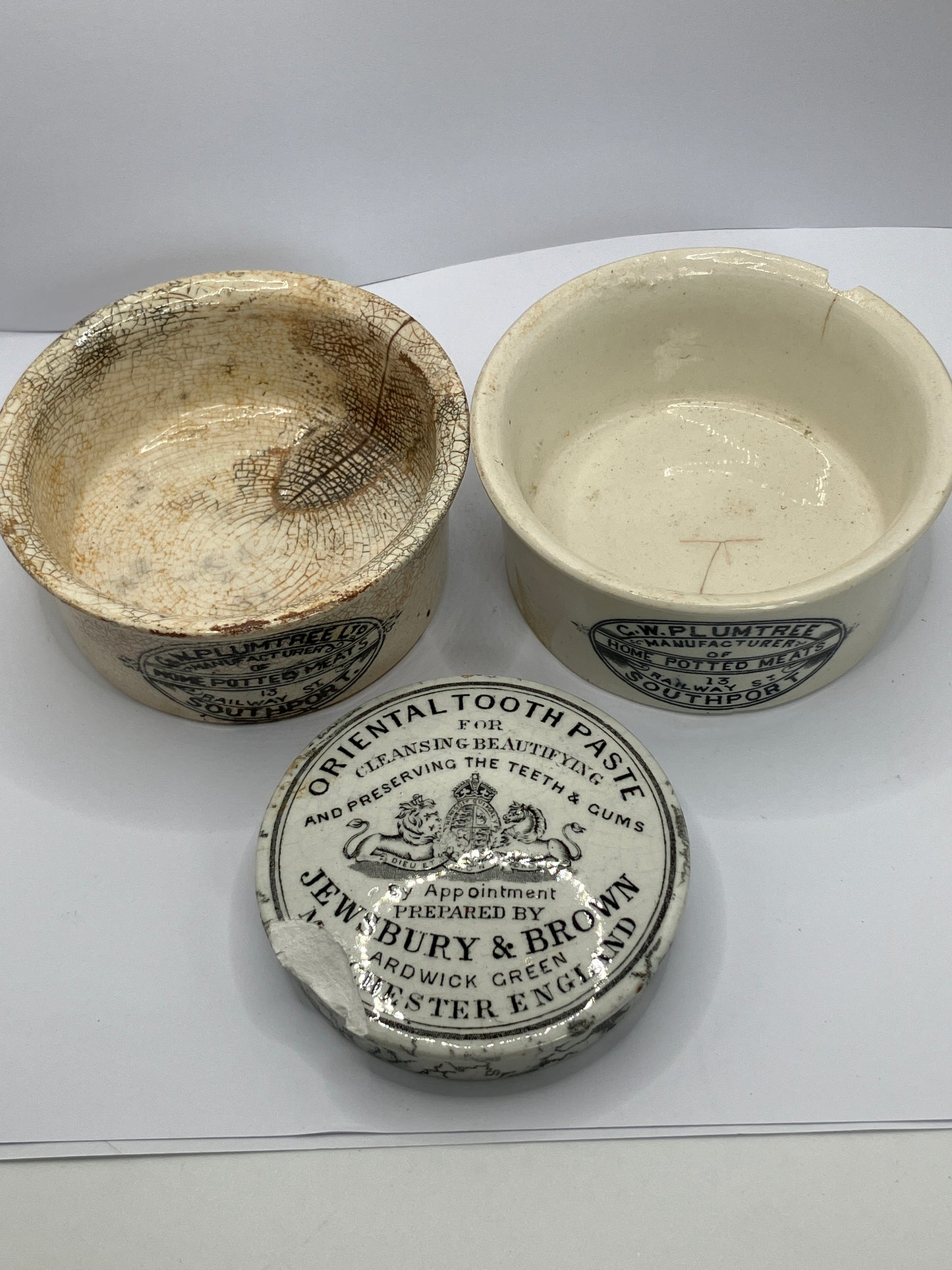 3 damaged paste pots & lid