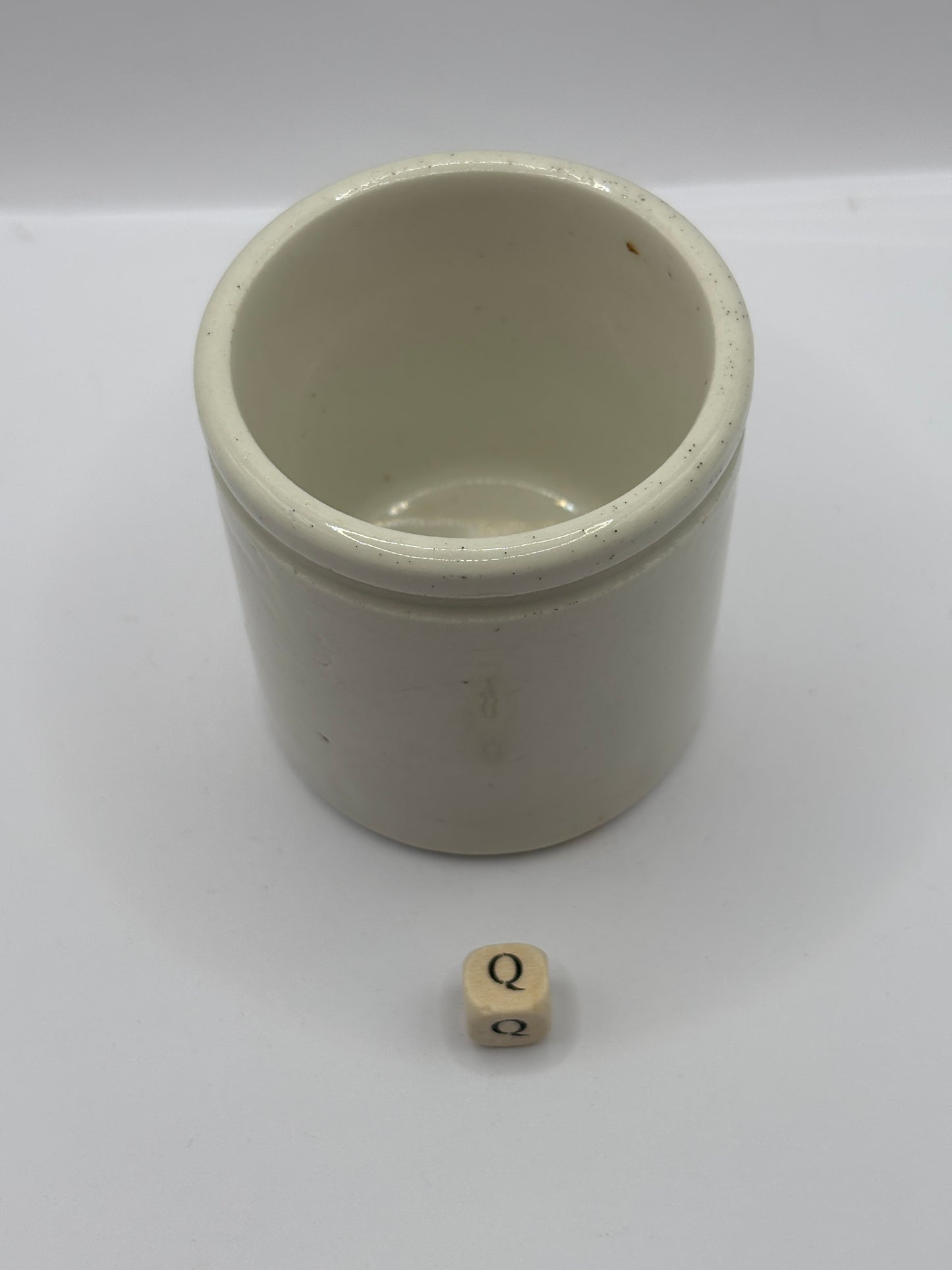 Old chunky stoneware Mailing pot (Q)