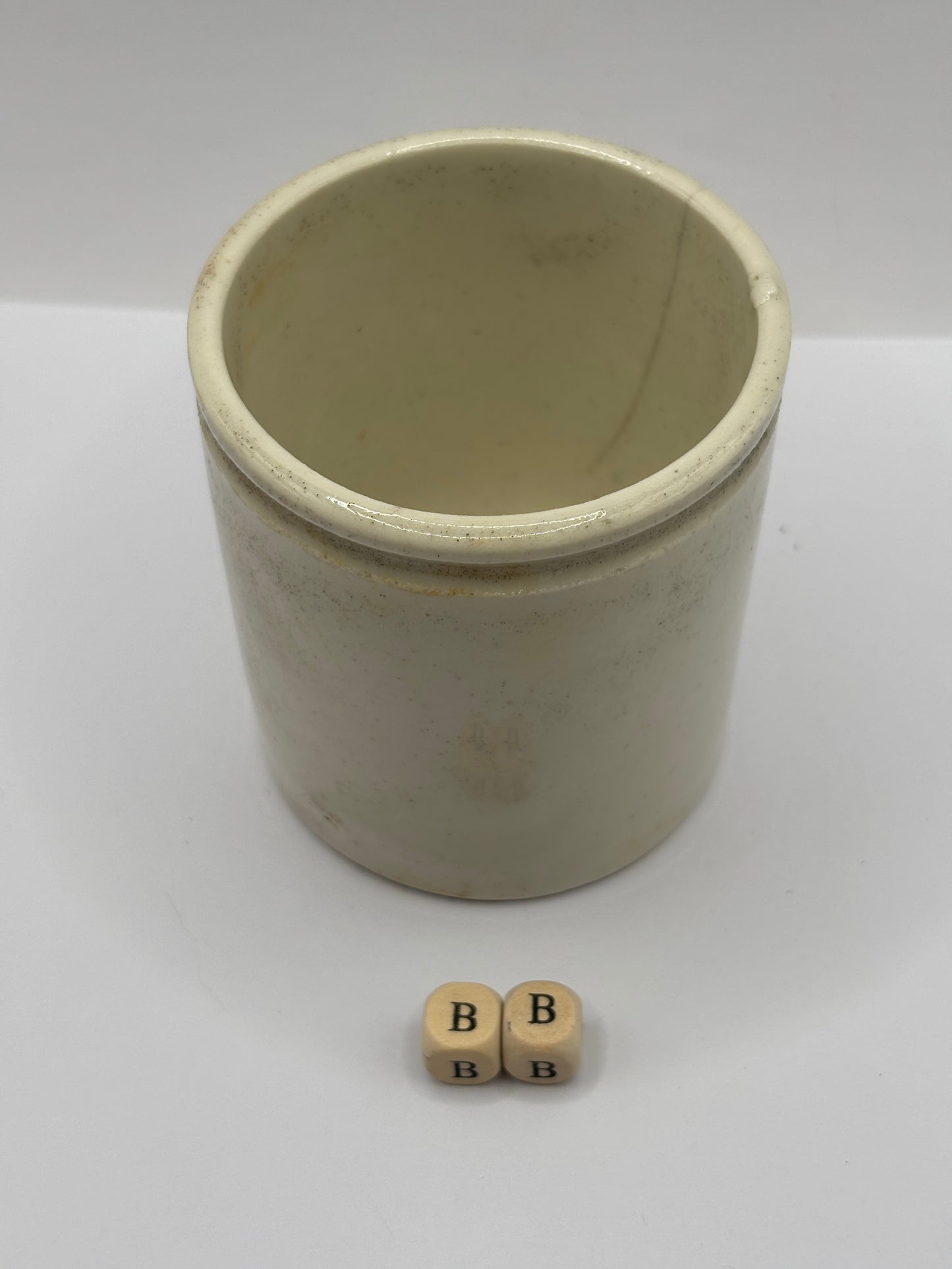 Old chunky stoneware pot (BB) hairline