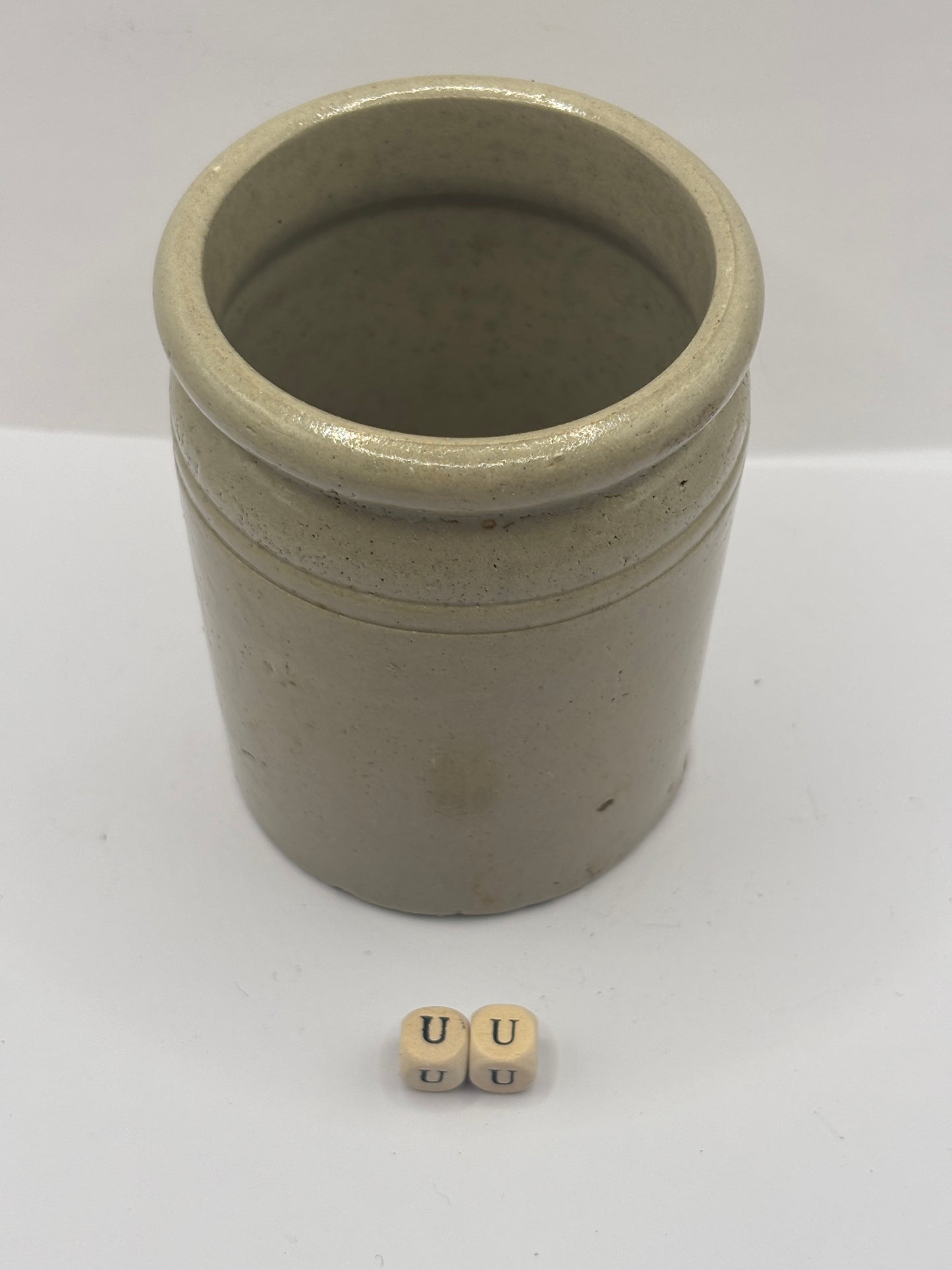 Old 1lb rolled top stoneware jam pot (UU)