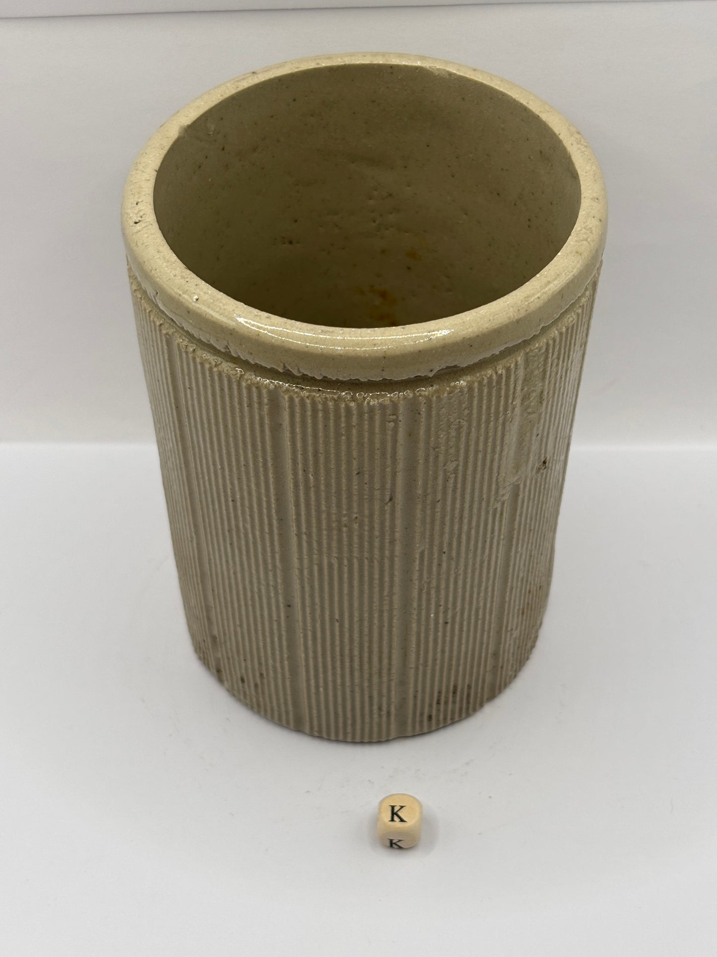 Old 2lb ribbed stoneware jam pot (K)