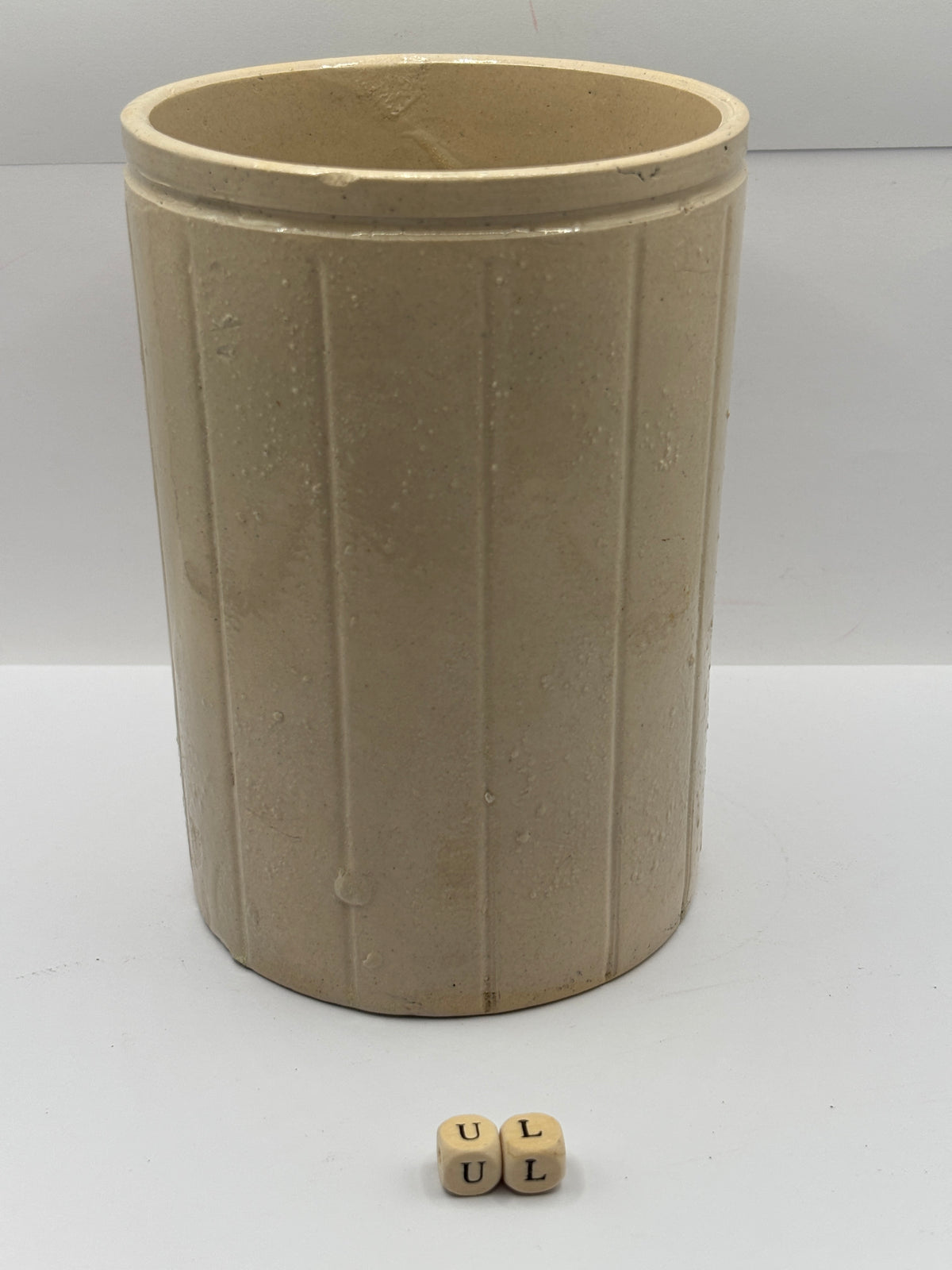 Old large 3lb ribbed Hartleys stoneware jam pot (UL)