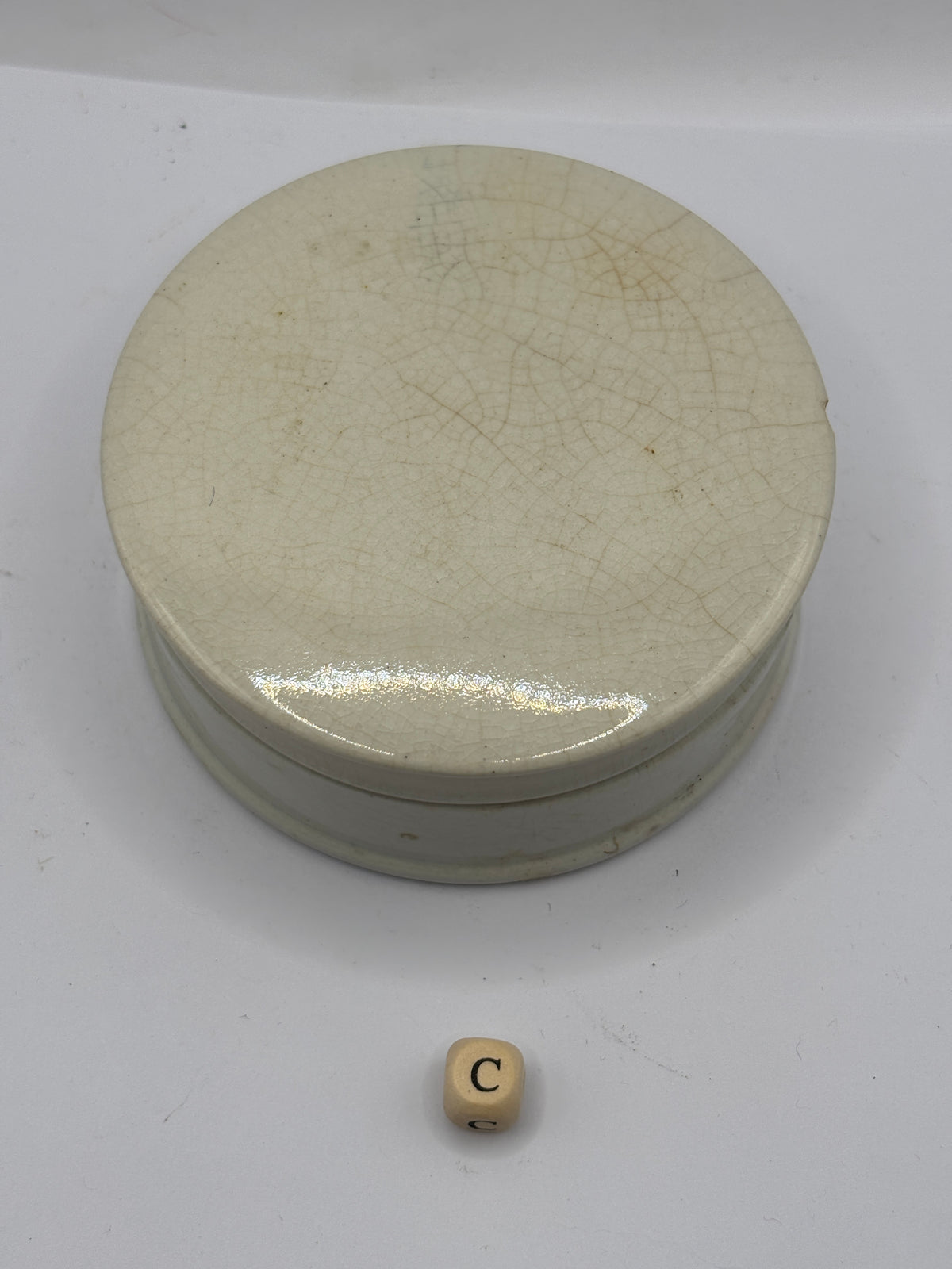 Old large plain stoneware lidded pot, pot lid and base (c)