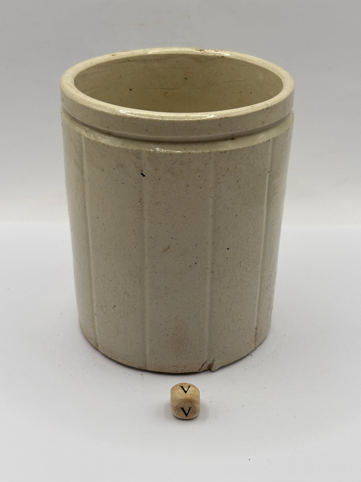Old 1lb ribbed stoneware jam pot (v)