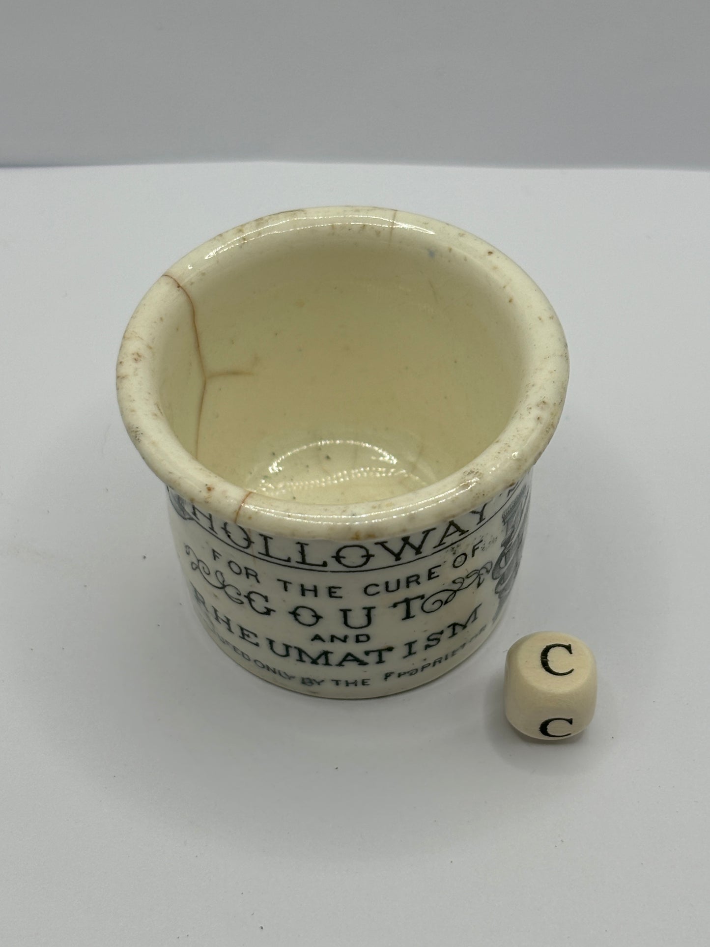 Small Holloway’s advertising ointment pot (c)