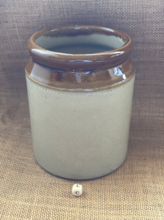 Old stoneware jar/ pantry pot (C)