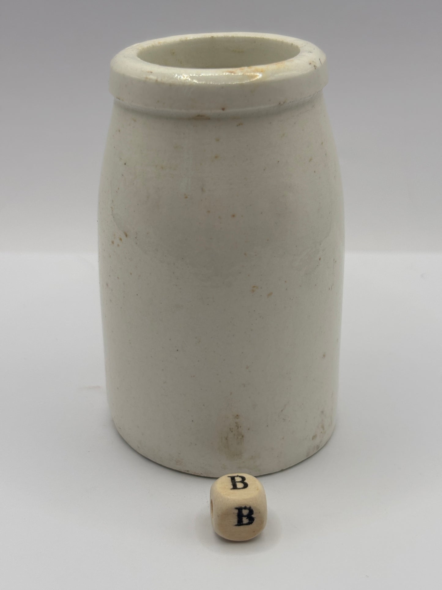 Old white stoneware jar, creamer, churn (B)