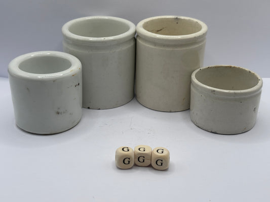 4 small stoneware pots (GGG)