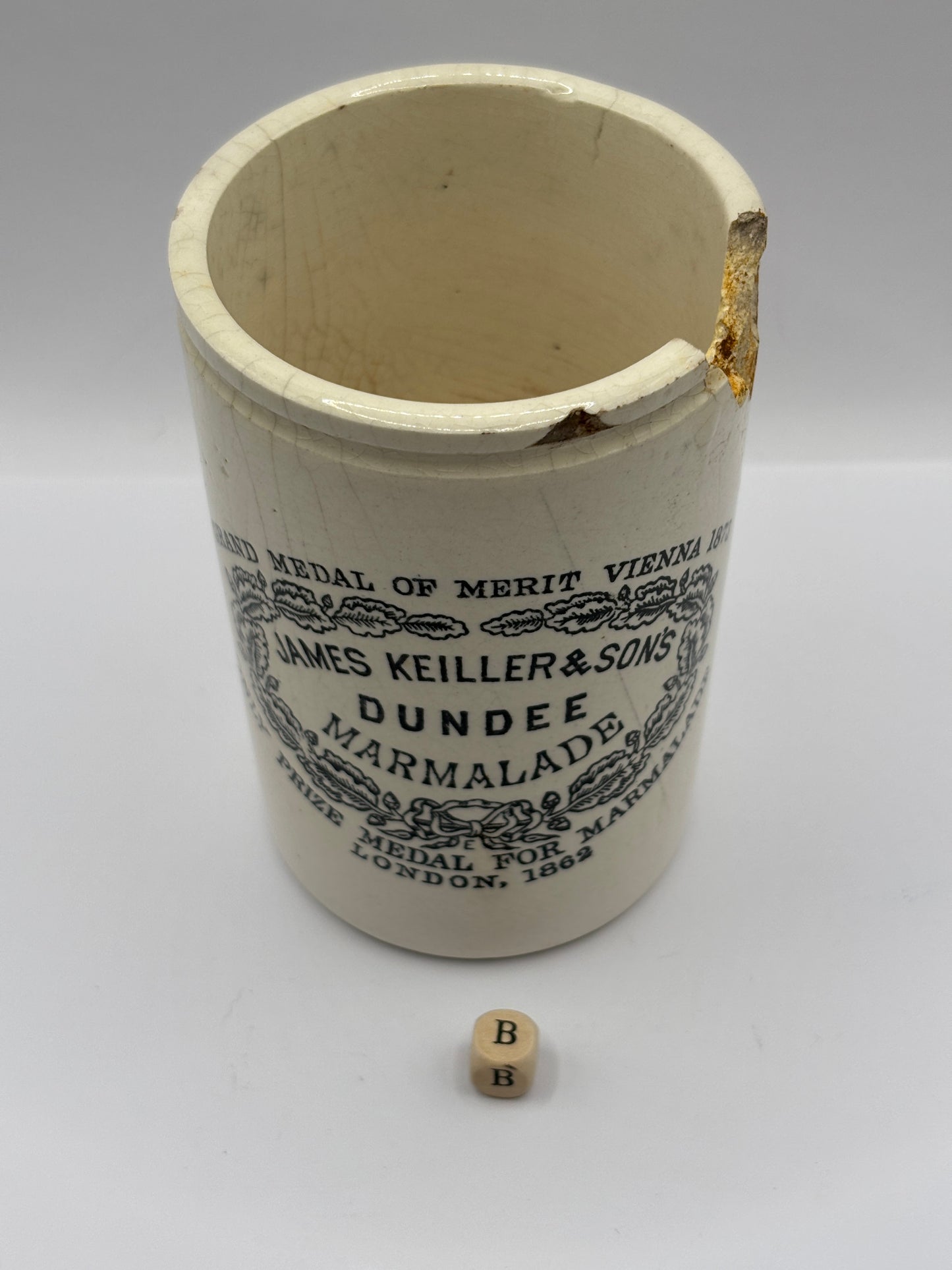 Old 1lb James Keiller Dundee marmalade jar. Damaged (B)
