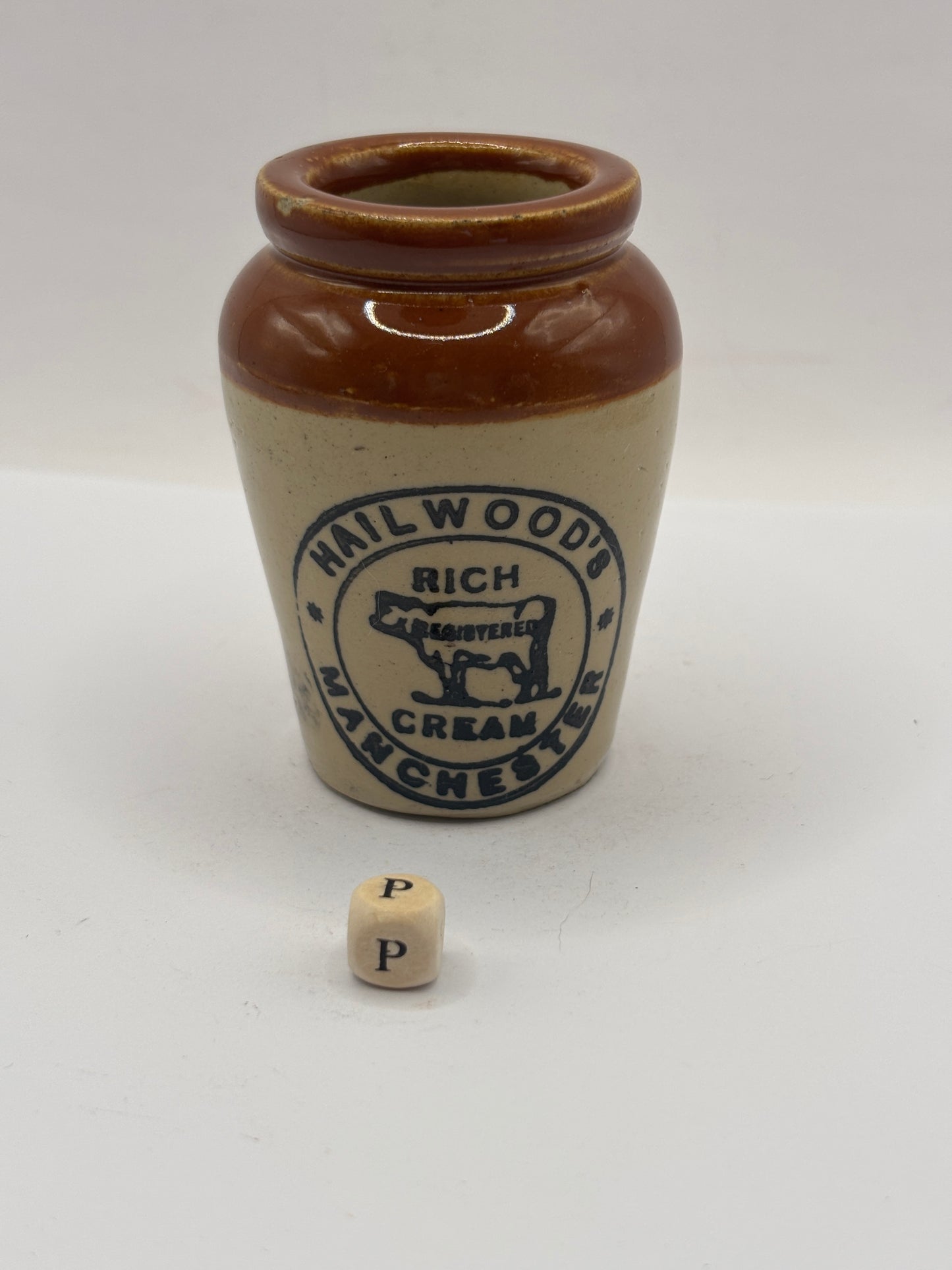 Old Manchester advertising cream pot, Hailwoods rich cream (P)