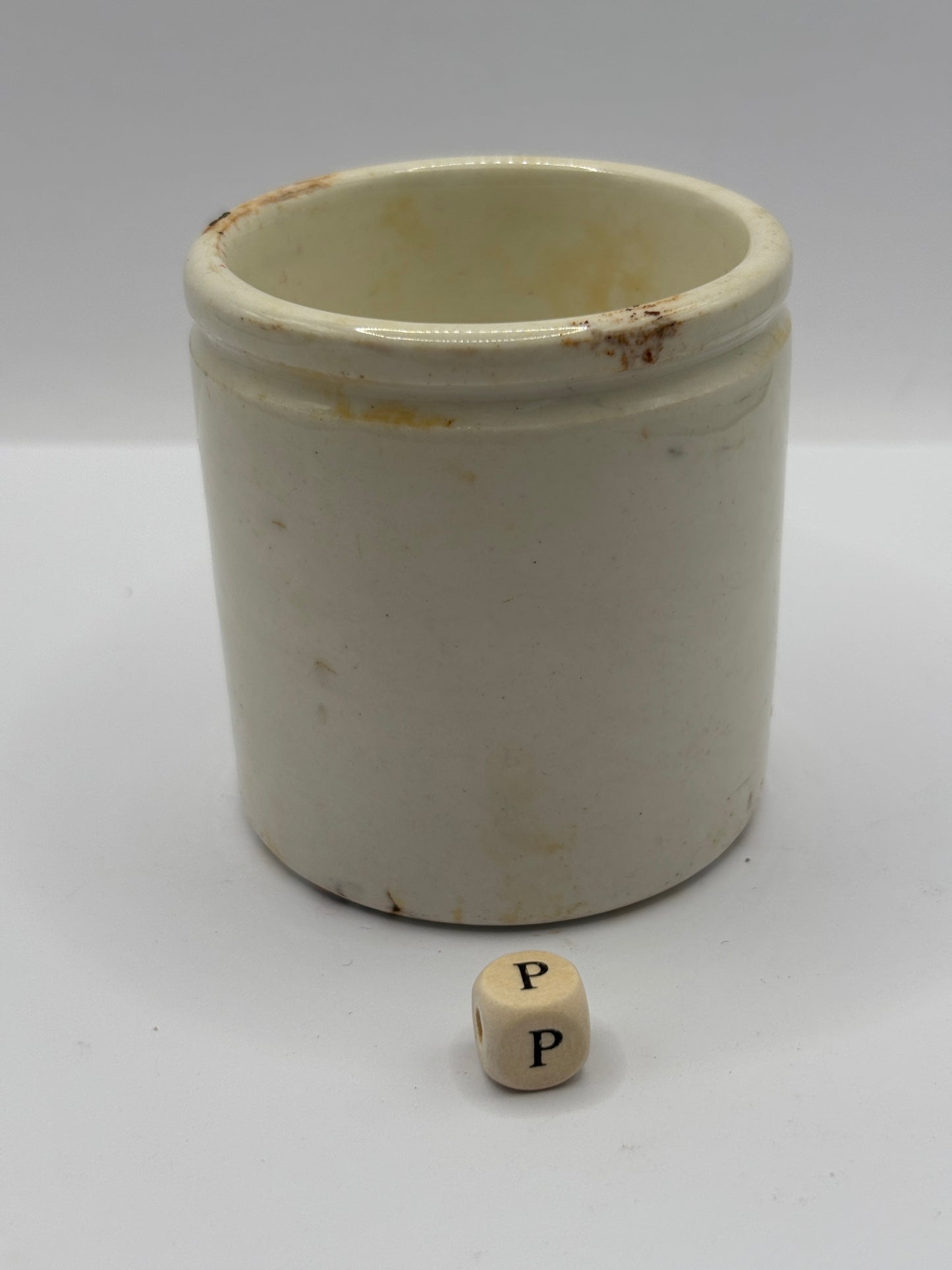 Old chunky stoneware Mailing pot (P)