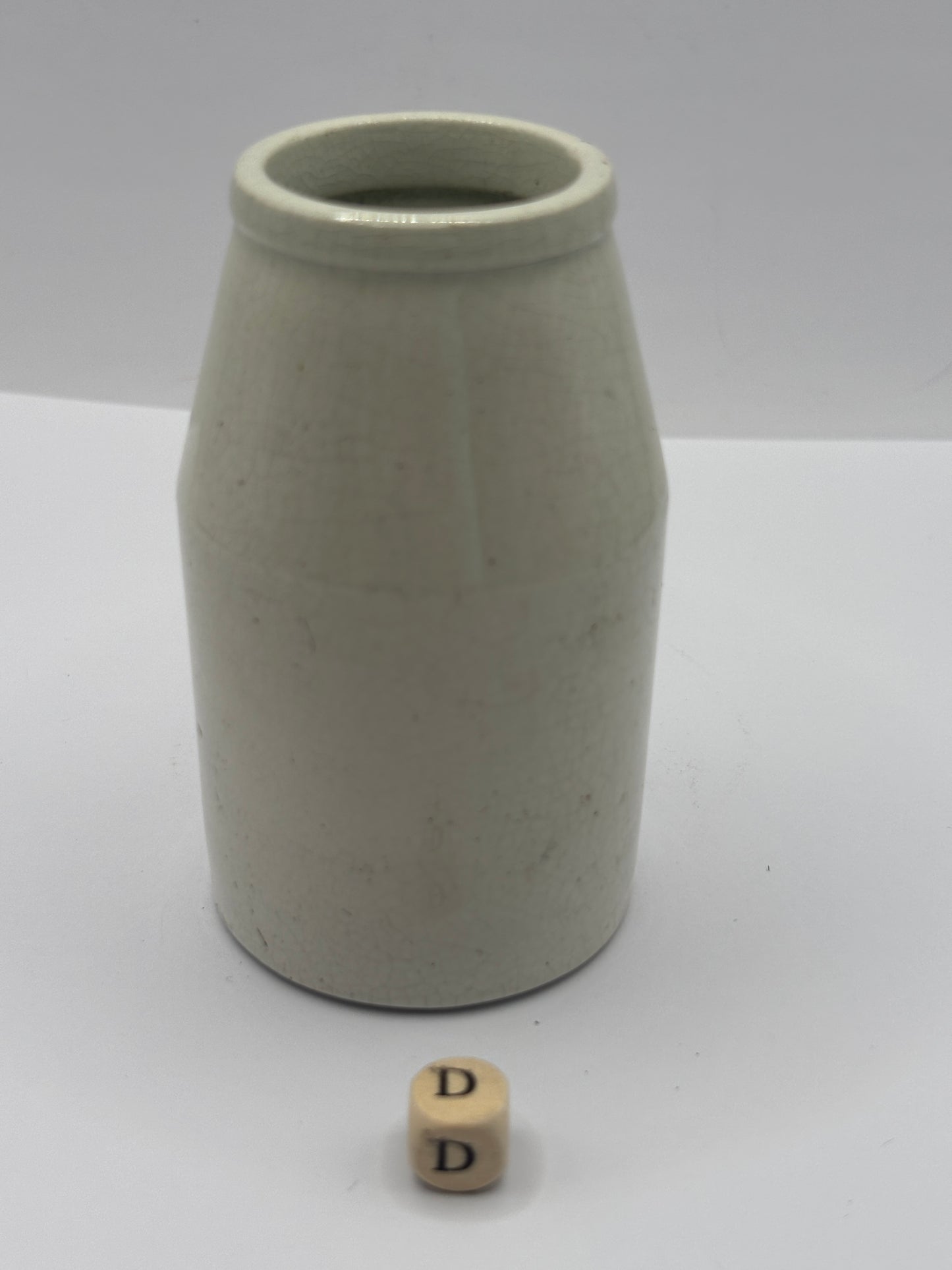Old white stoneware jar, creamer, churn (D)