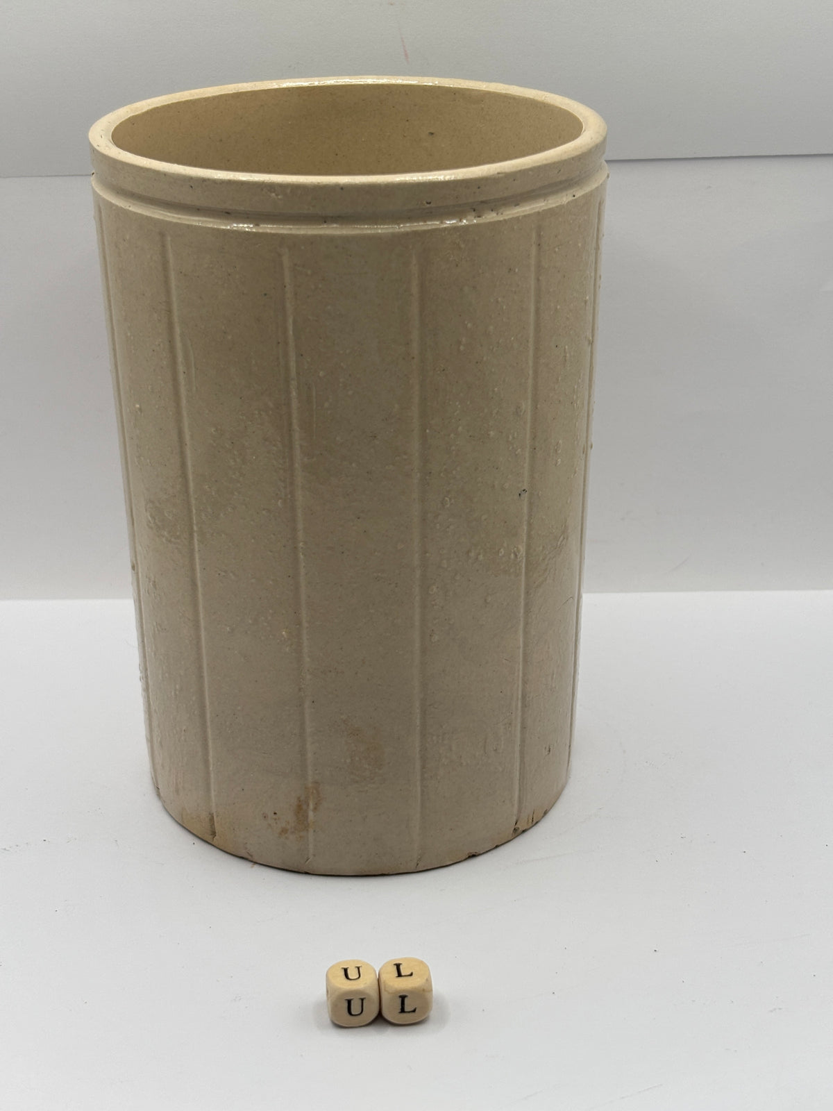 Old large 3lb ribbed Hartleys stoneware jam pot (UL)