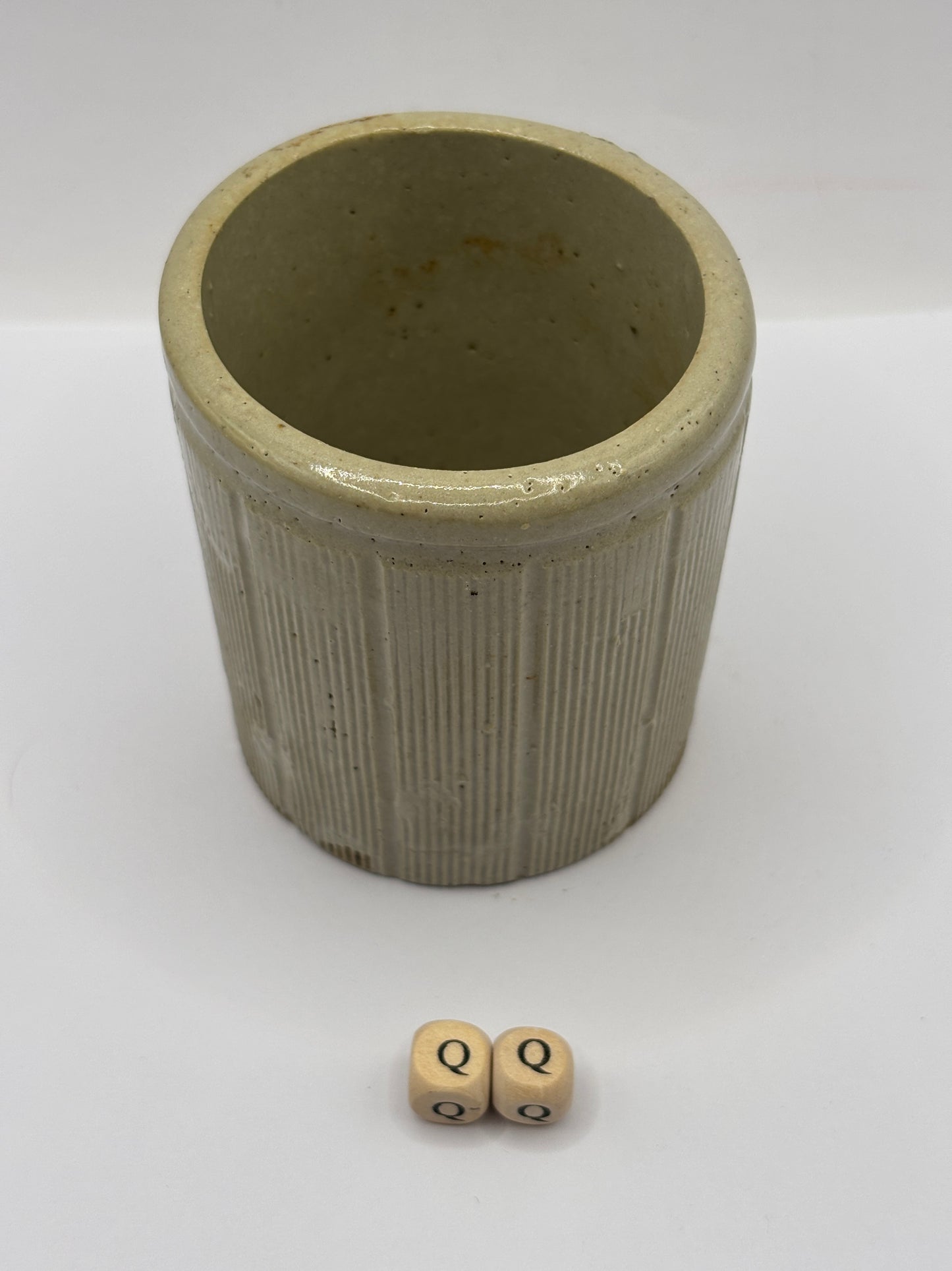 Old small ribbed stoneware jam pot (QQ)