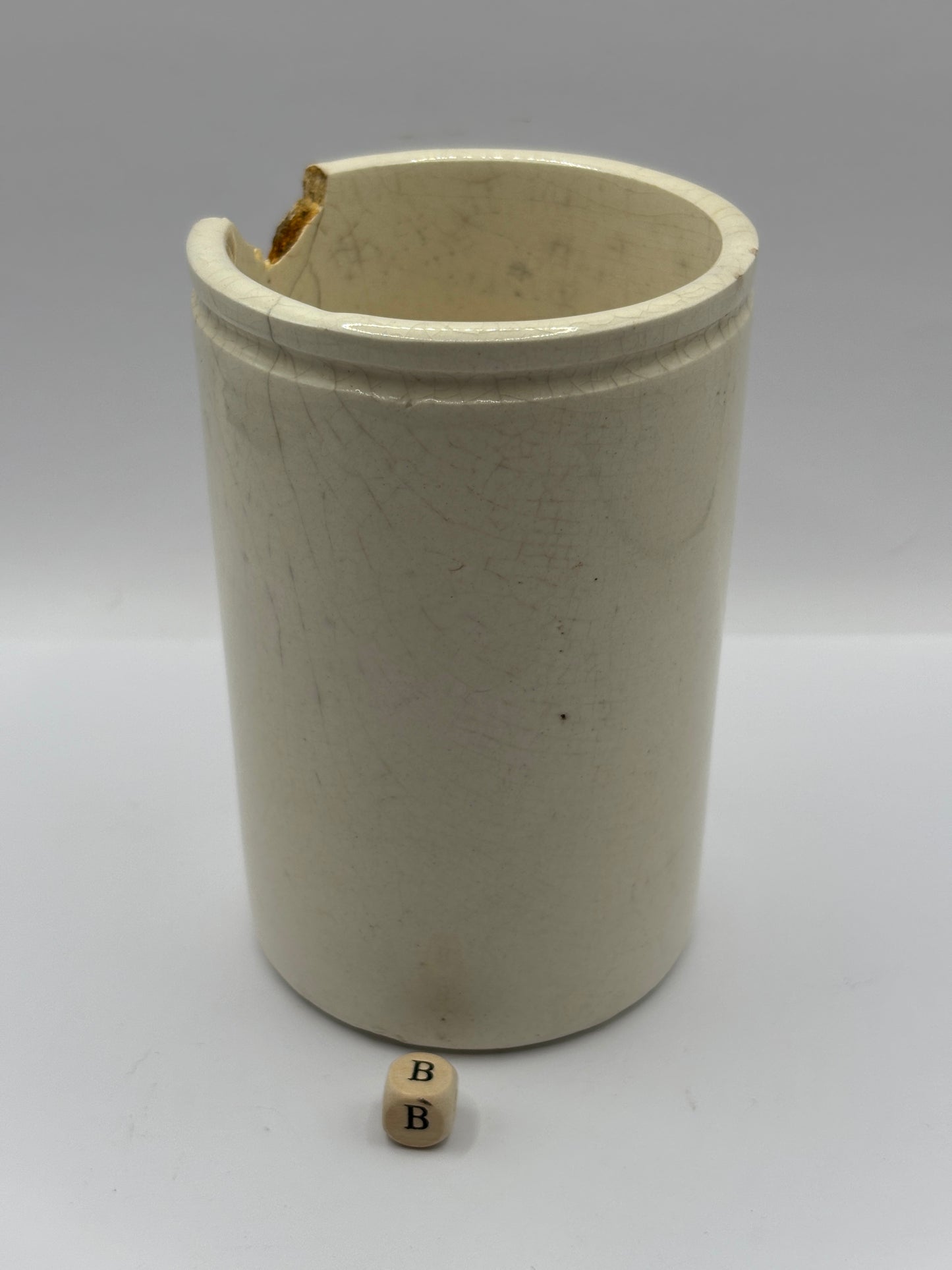 Old 1lb James Keiller Dundee marmalade jar. Damaged (B)