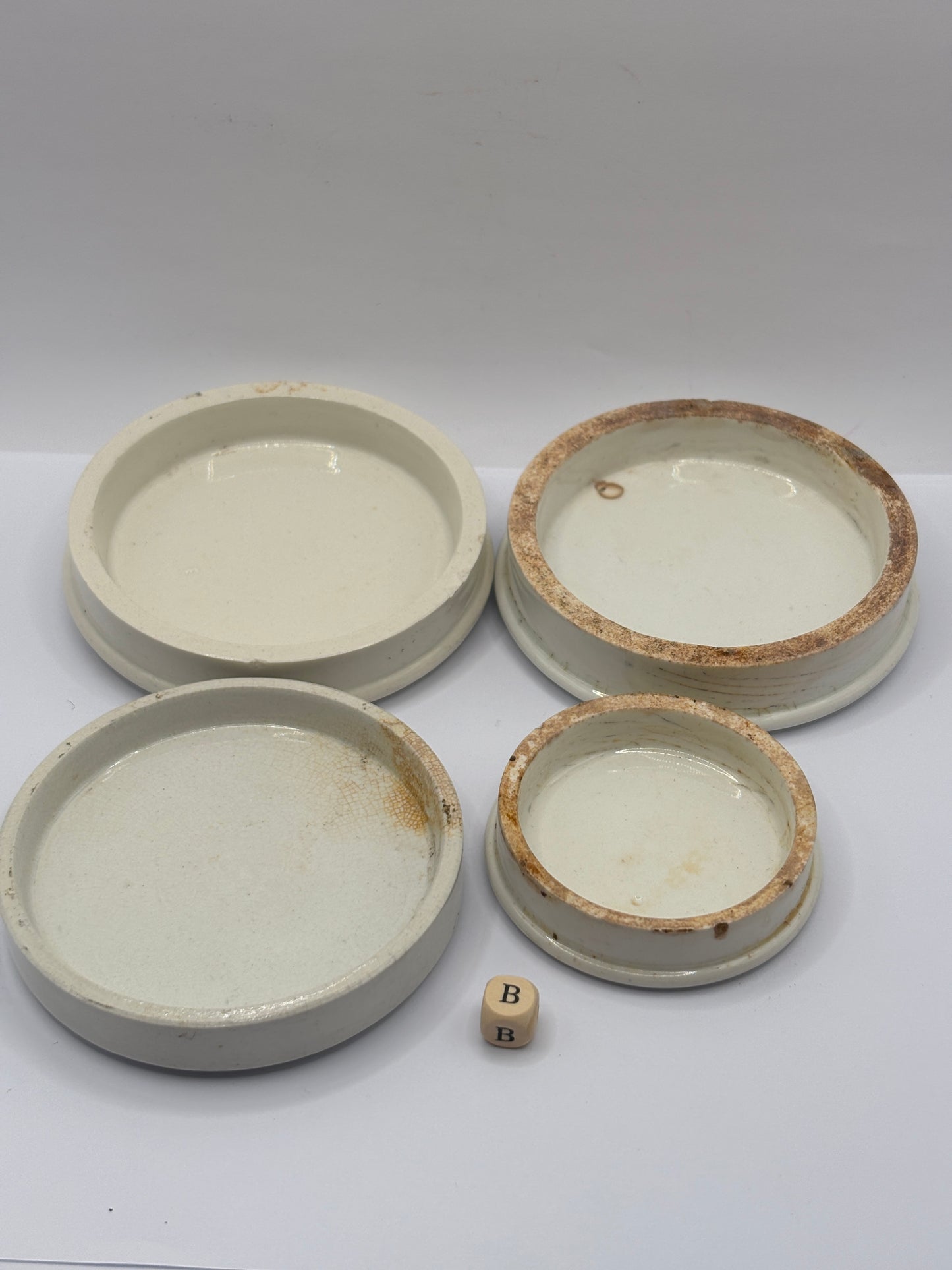 4 old plain stoneware lids, stacking lids (B)