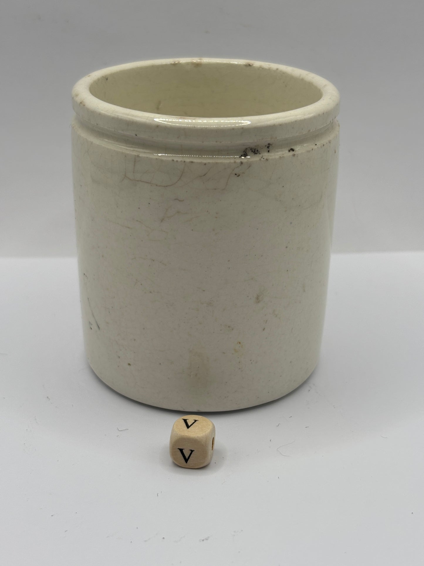 Old chunky Mailing stoneware pot (V)