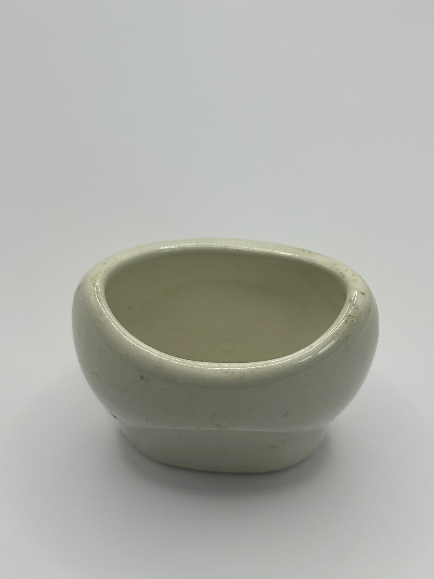 White porcelain eye bath (b)