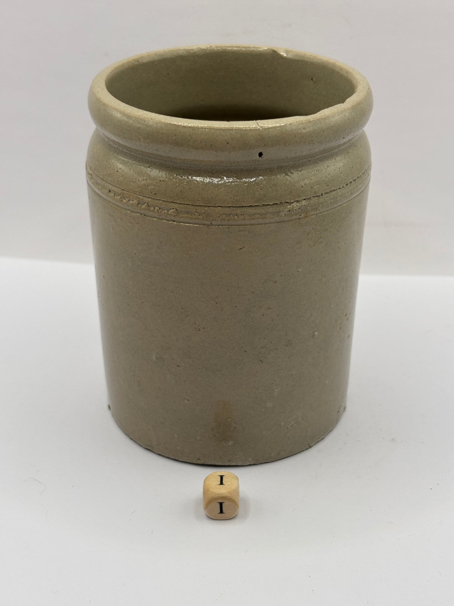 Old 1lb rolled top stoneware jam pot (i)
