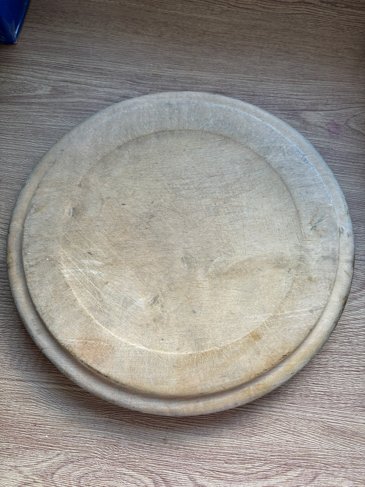 Old wooden carved bread board “welcome”