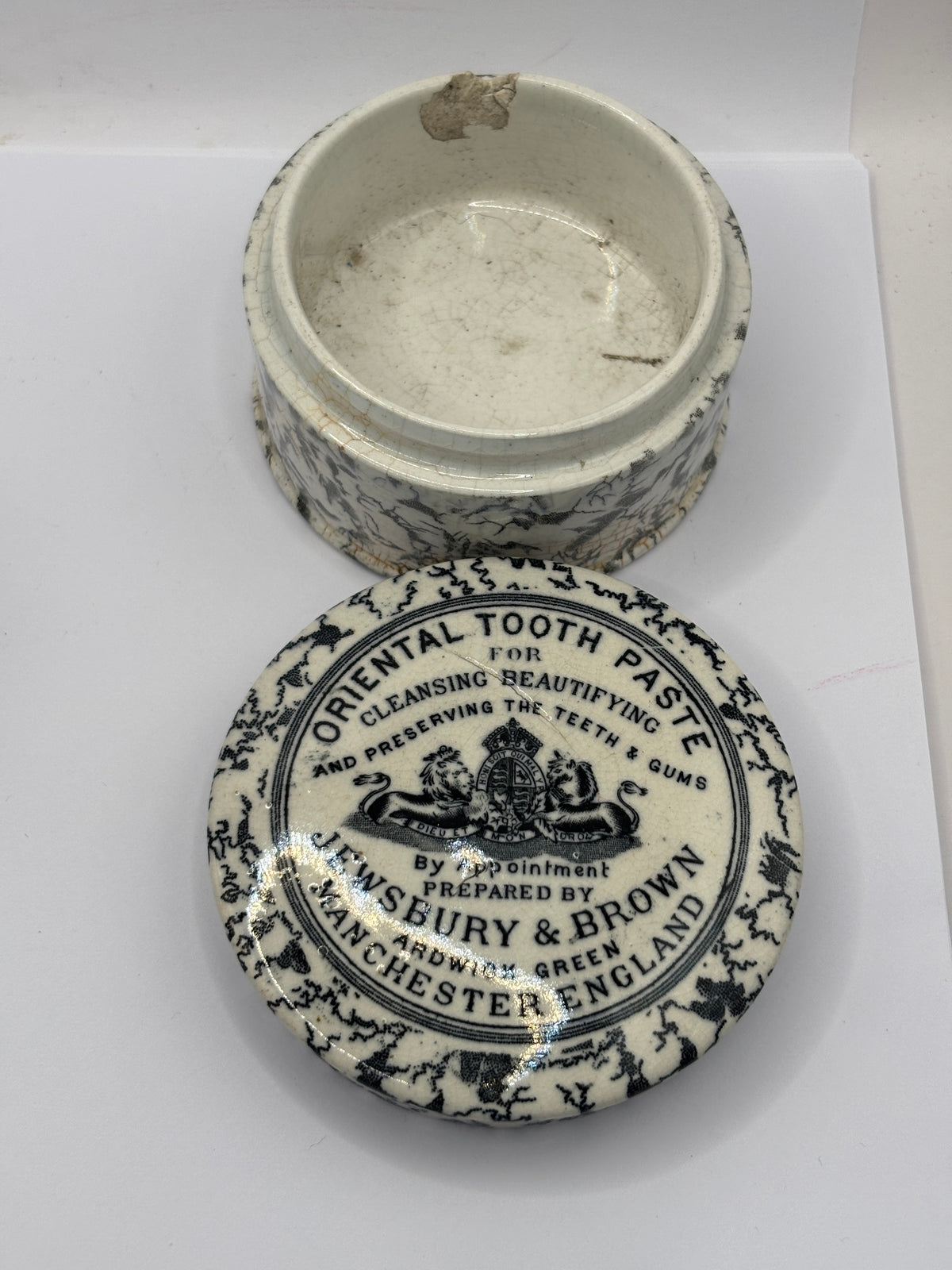 Old advertising lid and base. Oriental tooth paste, Jewsbury & Brown