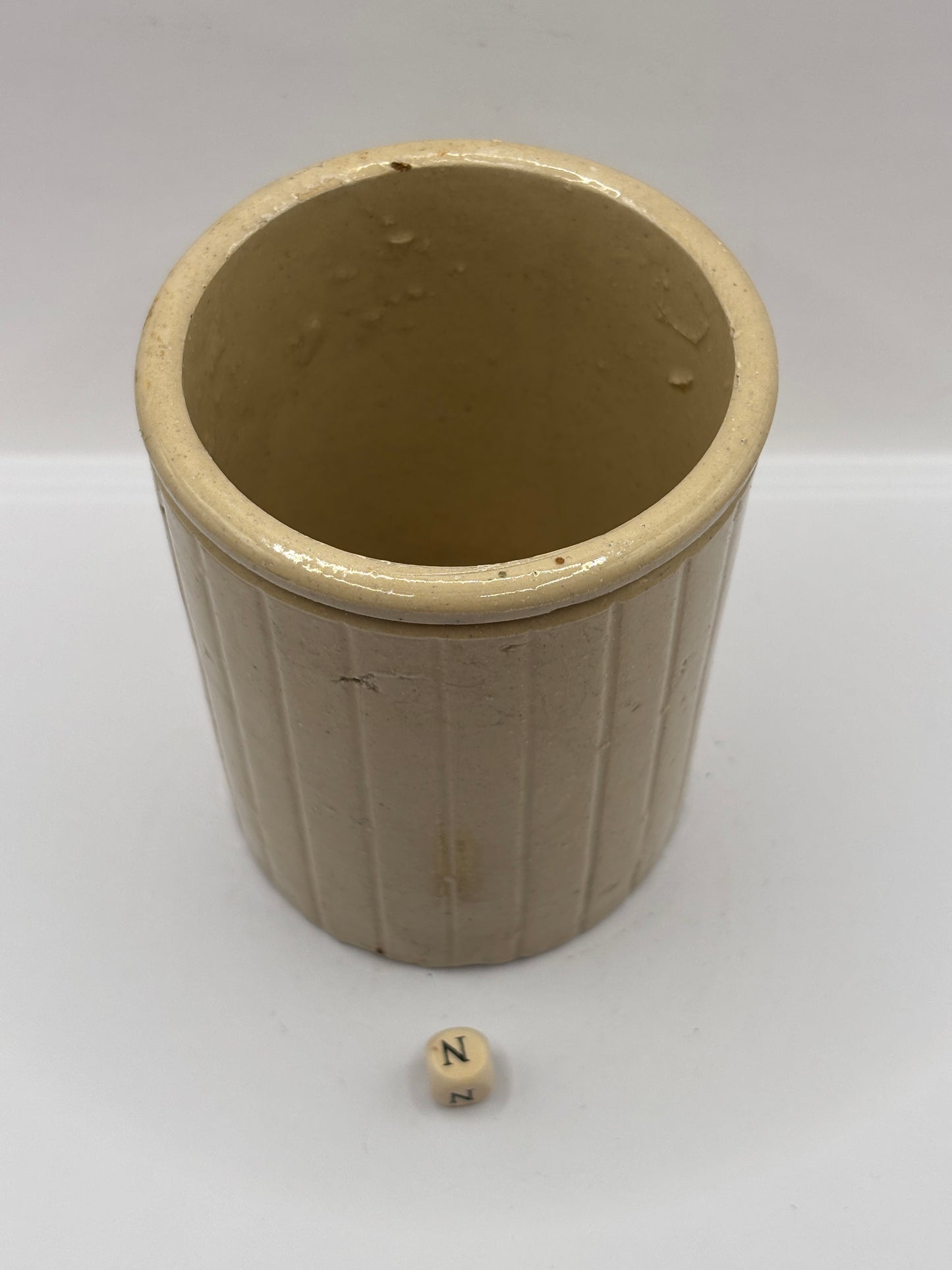 Old 1lb ribbed stoneware jam pot (N)