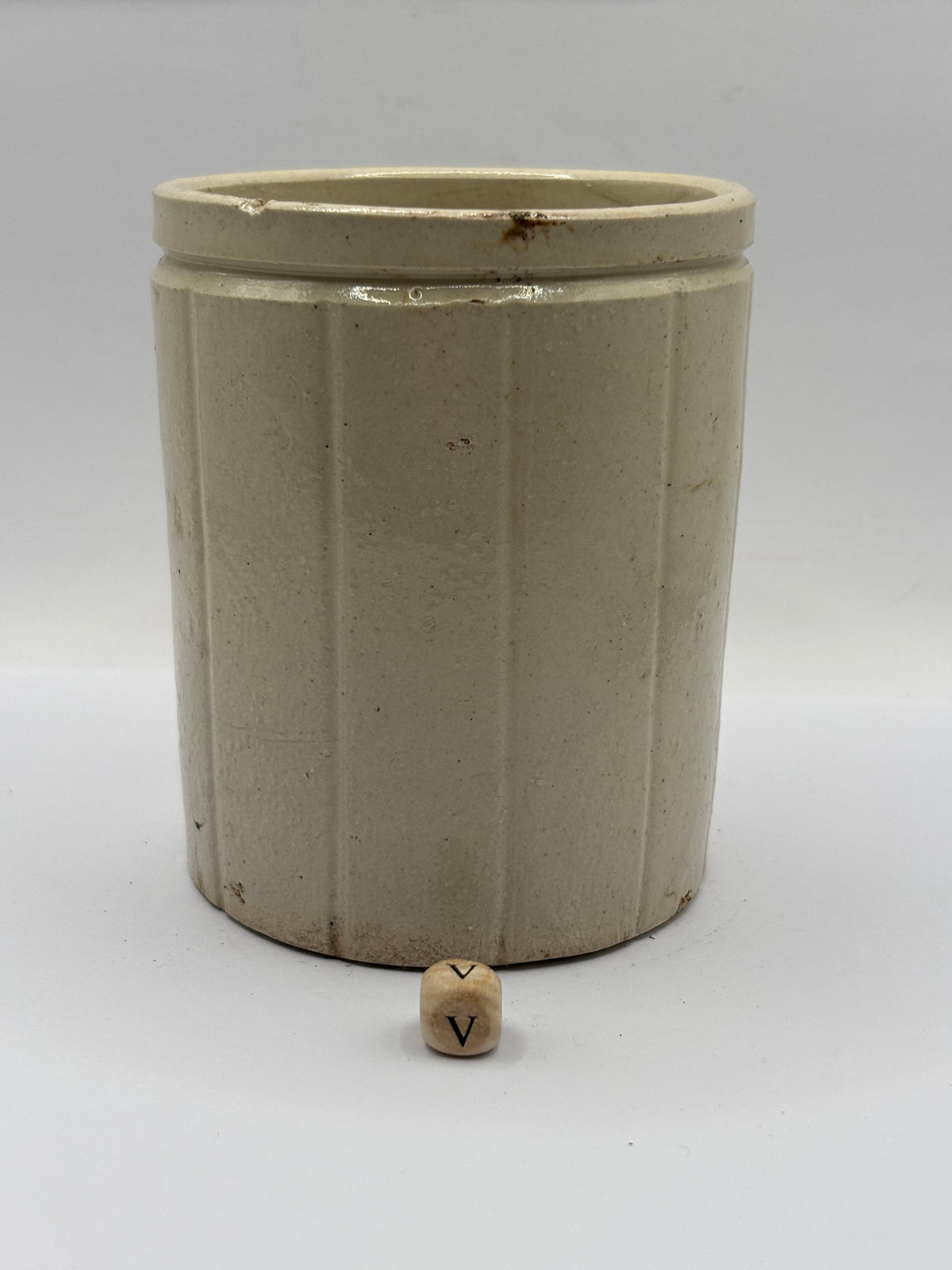 Old 1lb ribbed stoneware jam pot (v)