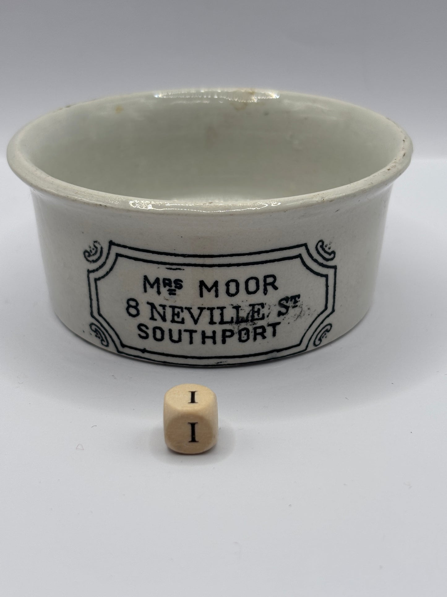 Old Mrs moors advertising meat paste pot (i)