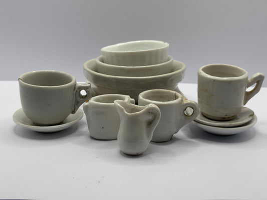 12 old dolls house bits and pieces