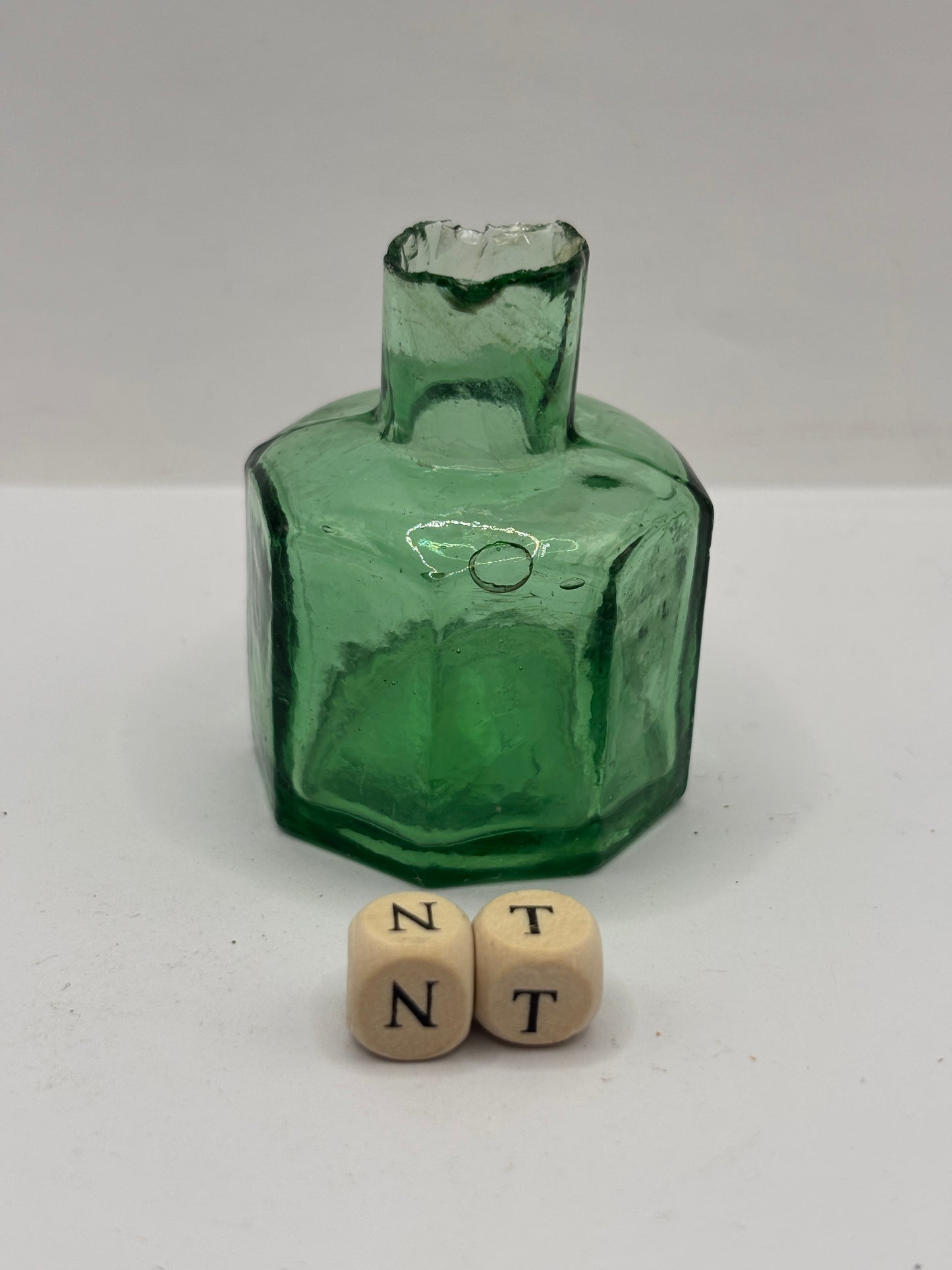 Old green glass ink bottle, inkwell, penny ink (NT)