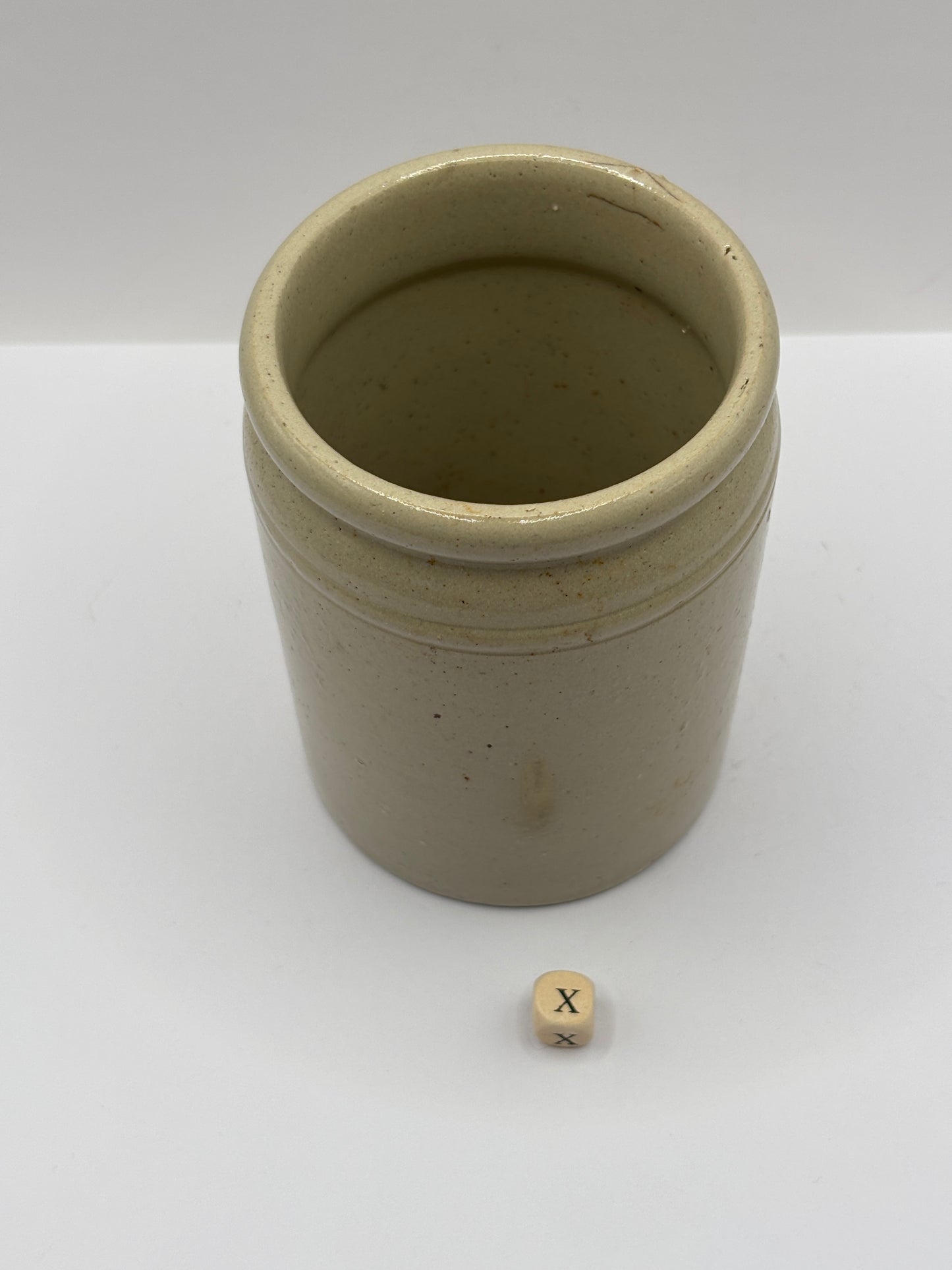 Old 1lb rolled top stoneware jam pot (x)