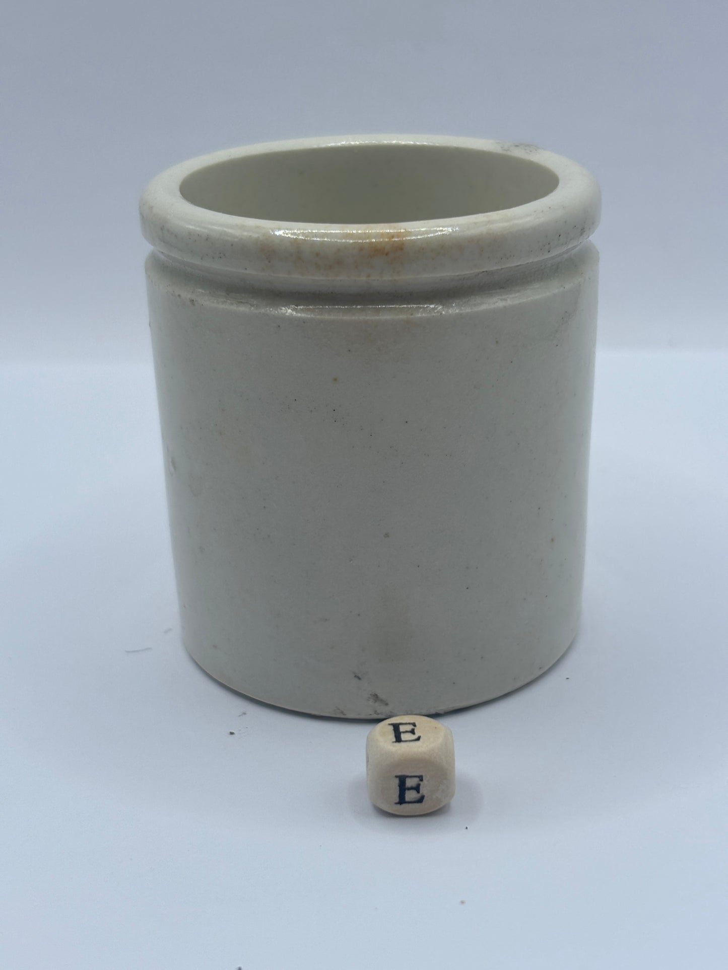 Old chunky stoneware pot (e)