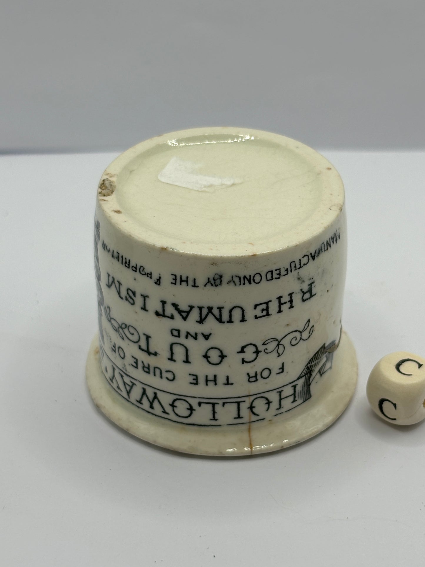 Small Holloway’s advertising ointment pot (c)