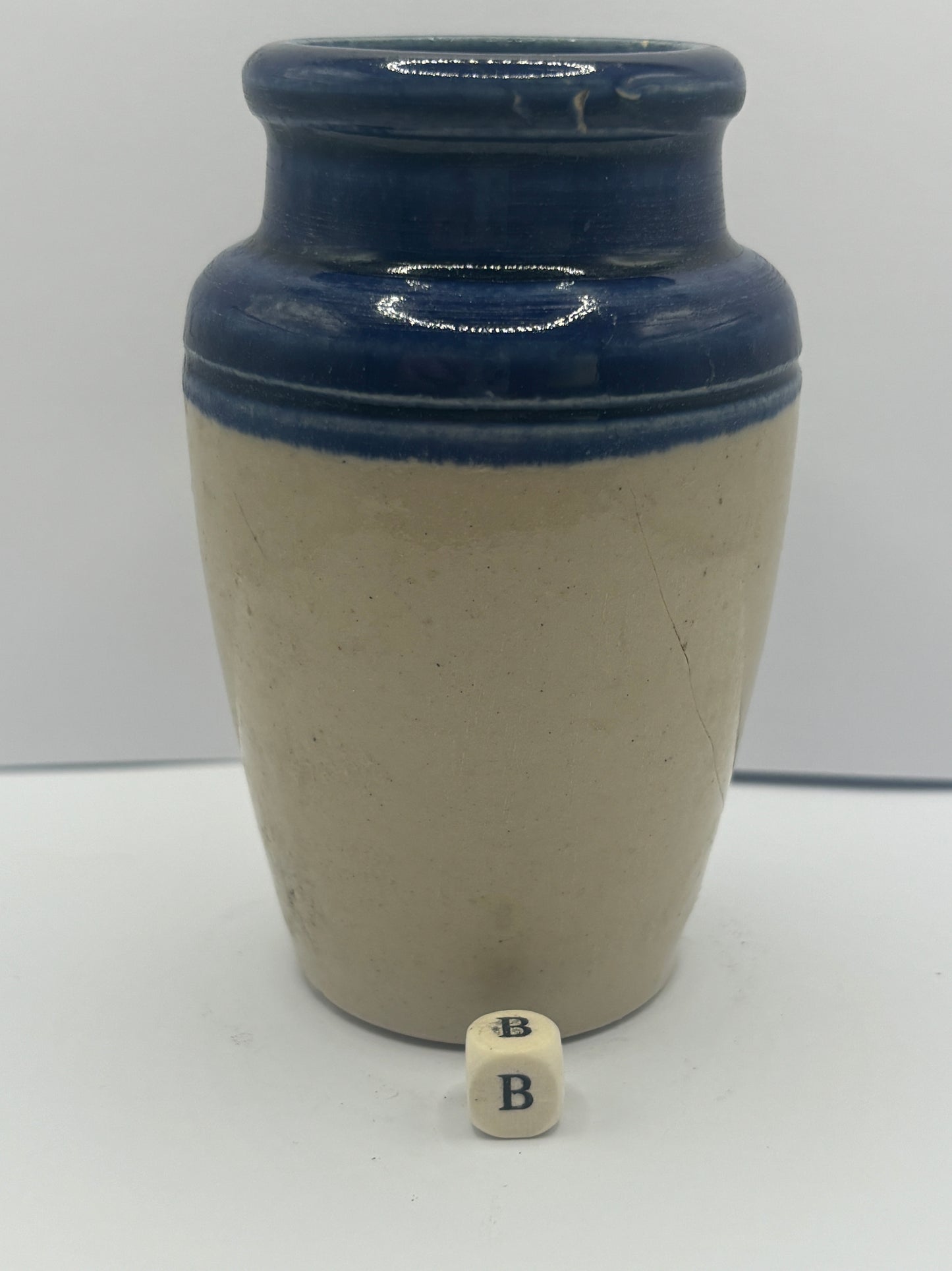 Large buttercup cream dairy pot, cream pot, Damaged (B)