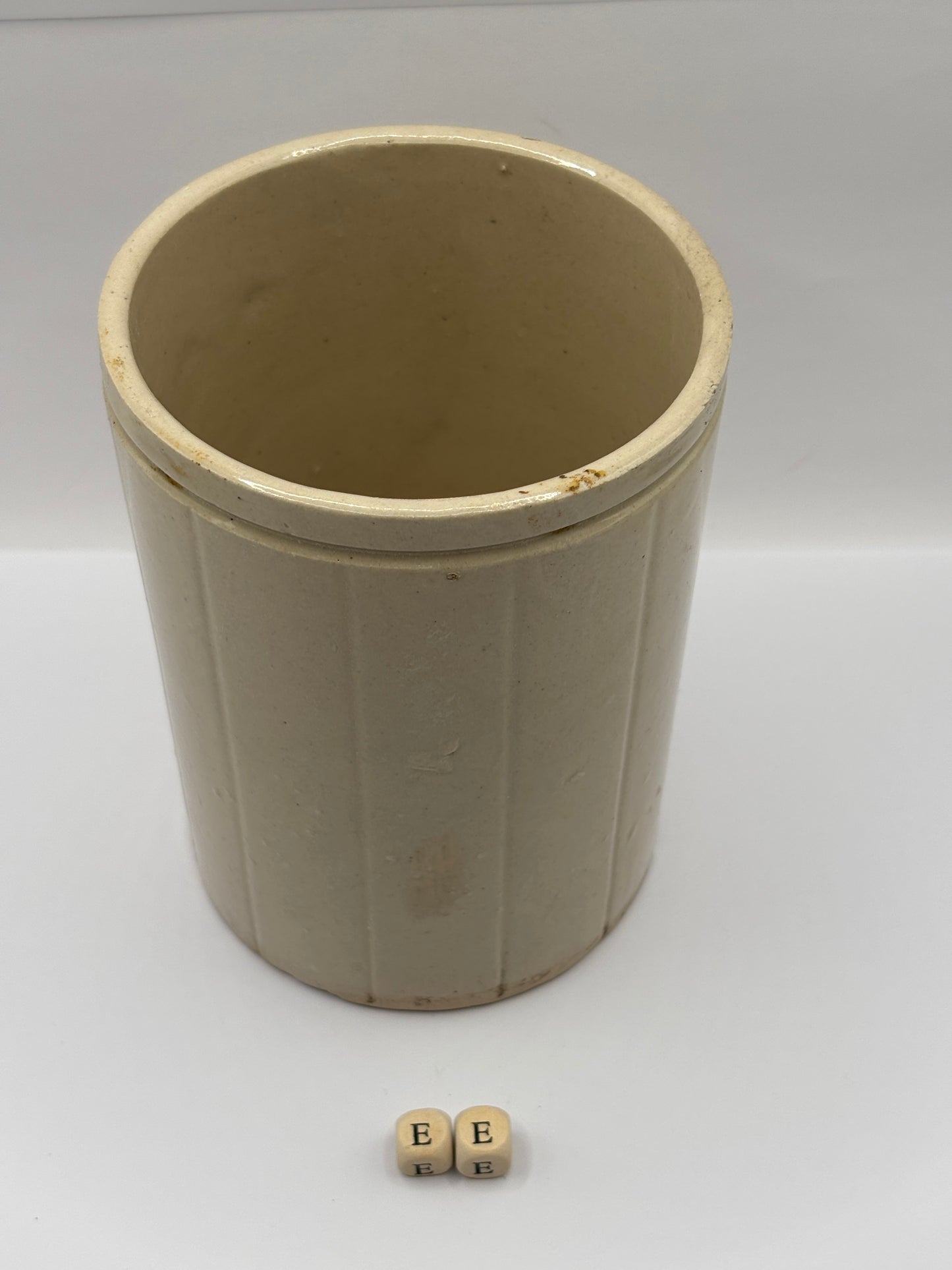 Old 2lb ribbed Hartleys stoneware jam pot (ee)