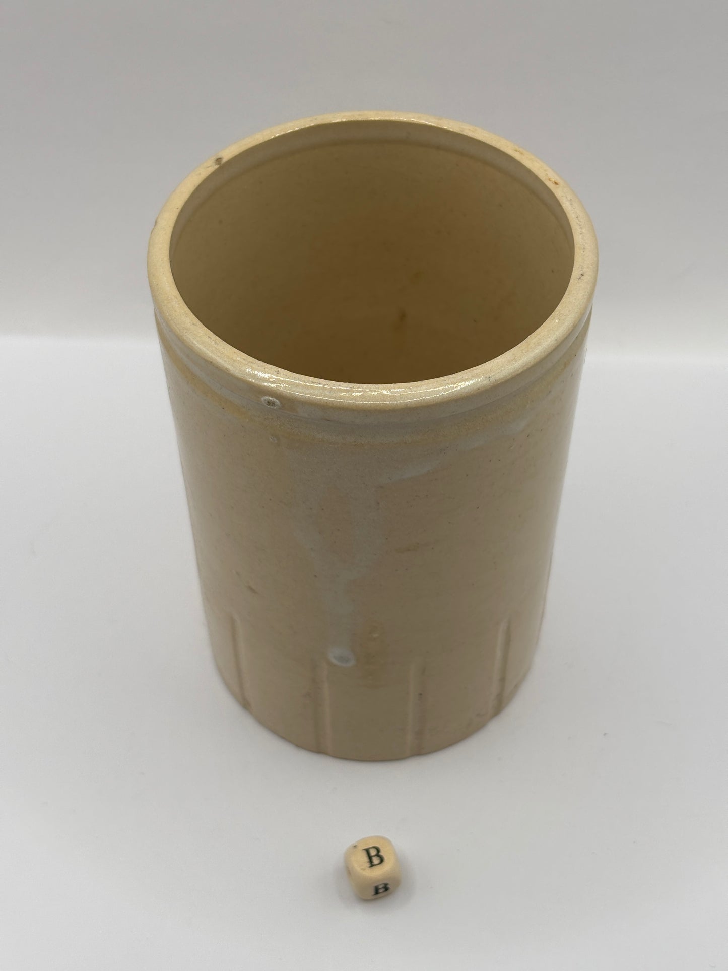Old 1lb half ribbed stoneware jam pot (B)