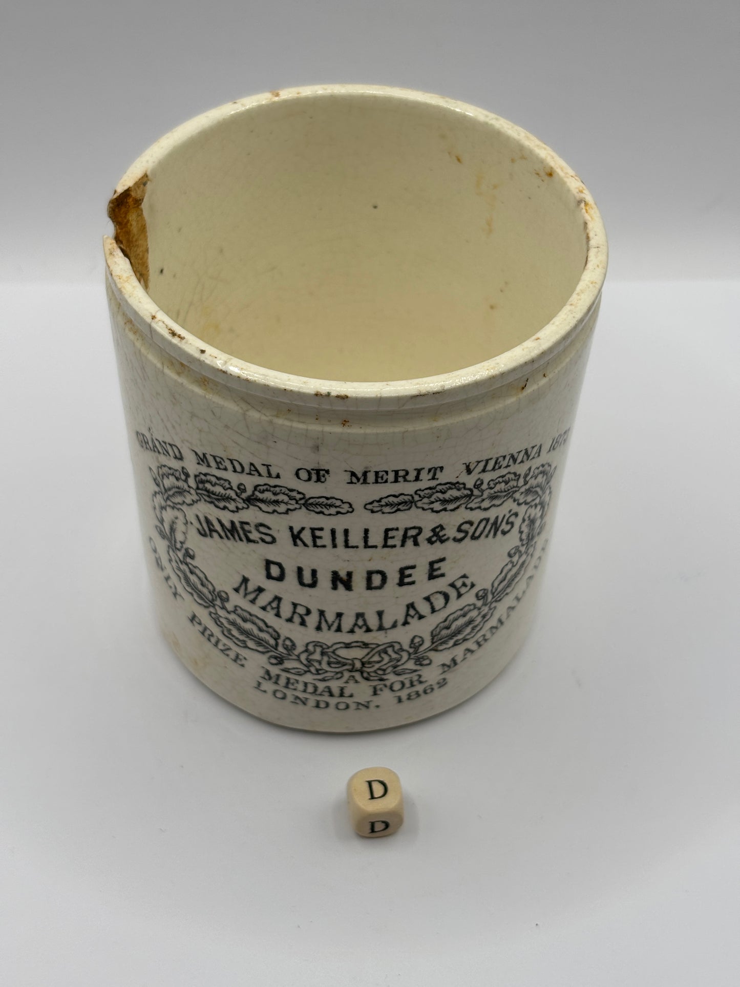 Old 1lb James Keiller Dundee marmalade jar. Damaged (D)