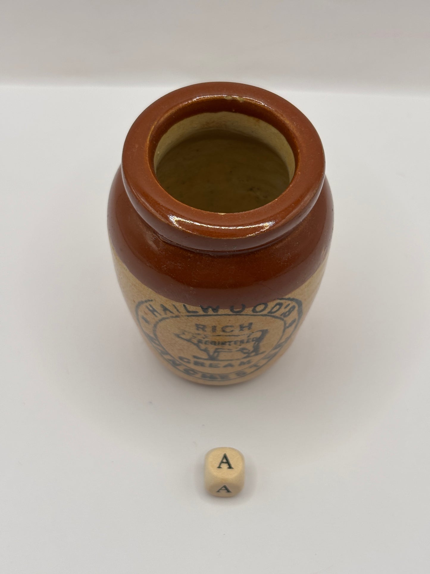 Old Manchester advertising cream pot, Hailwoods rich cream (a)