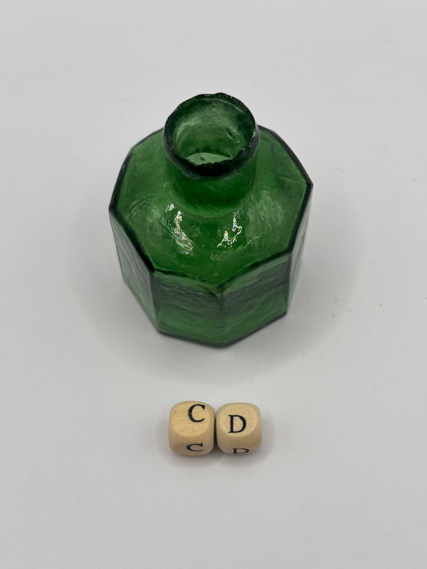 Old green glass ink bottle, inkwell, penny ink (CD)