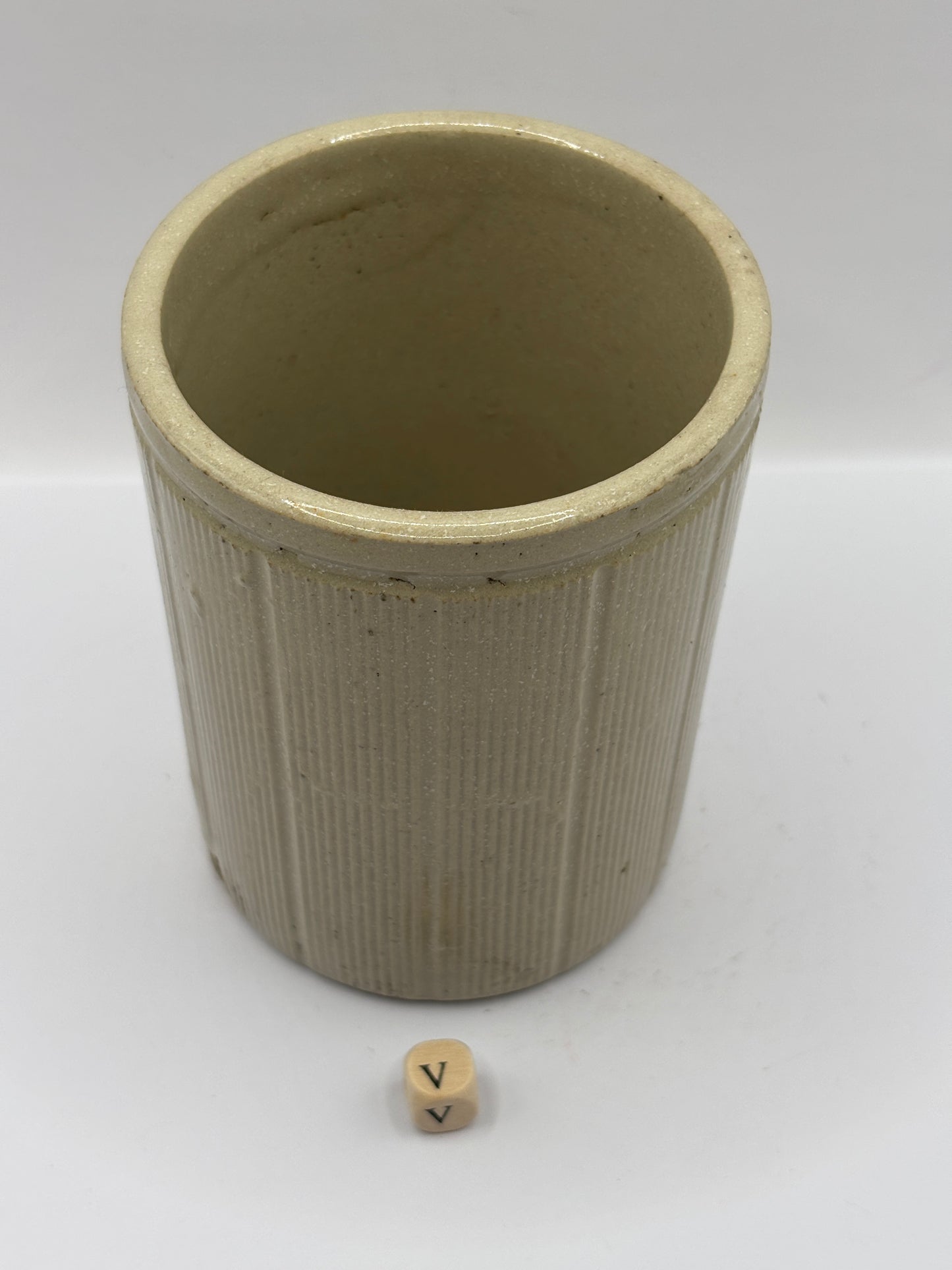 Old 1lb ribbed stoneware jam pot (v)