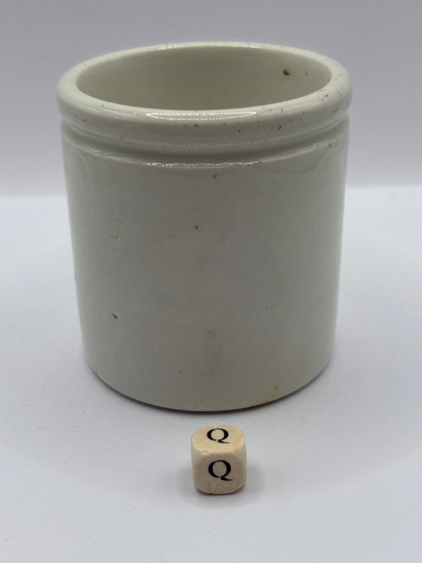 Old chunky stoneware Mailing pot (Q)