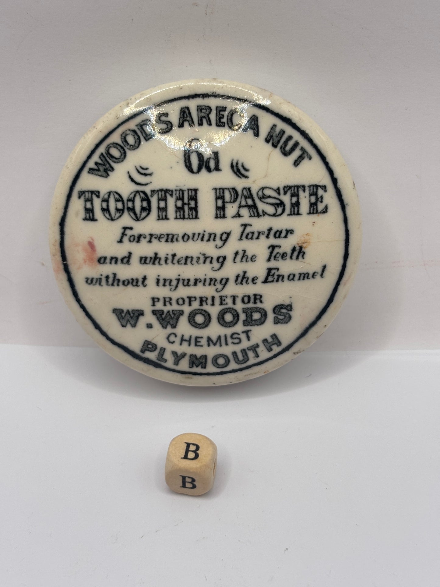 Old advertising lid, Woods areca nut tooth paste (B)