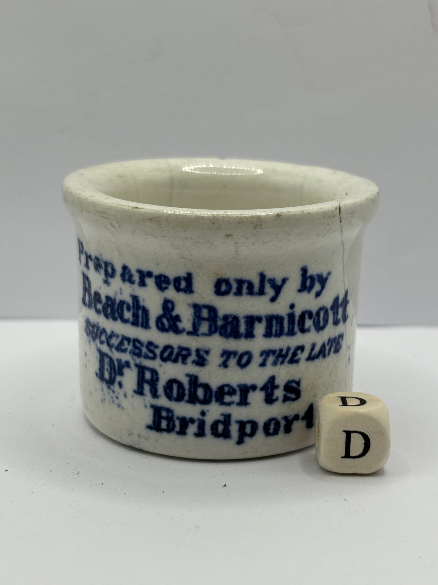 Old Dr Roberts poor mans friend advertising ointment pot (D)