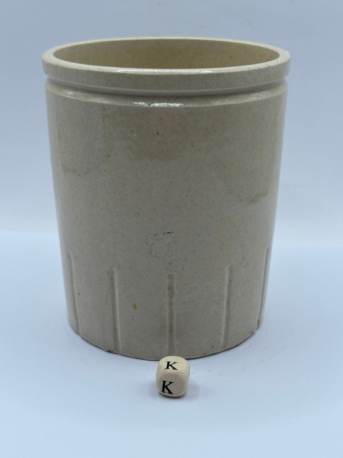 Old 1lb ribbed stoneware jam pot (k)